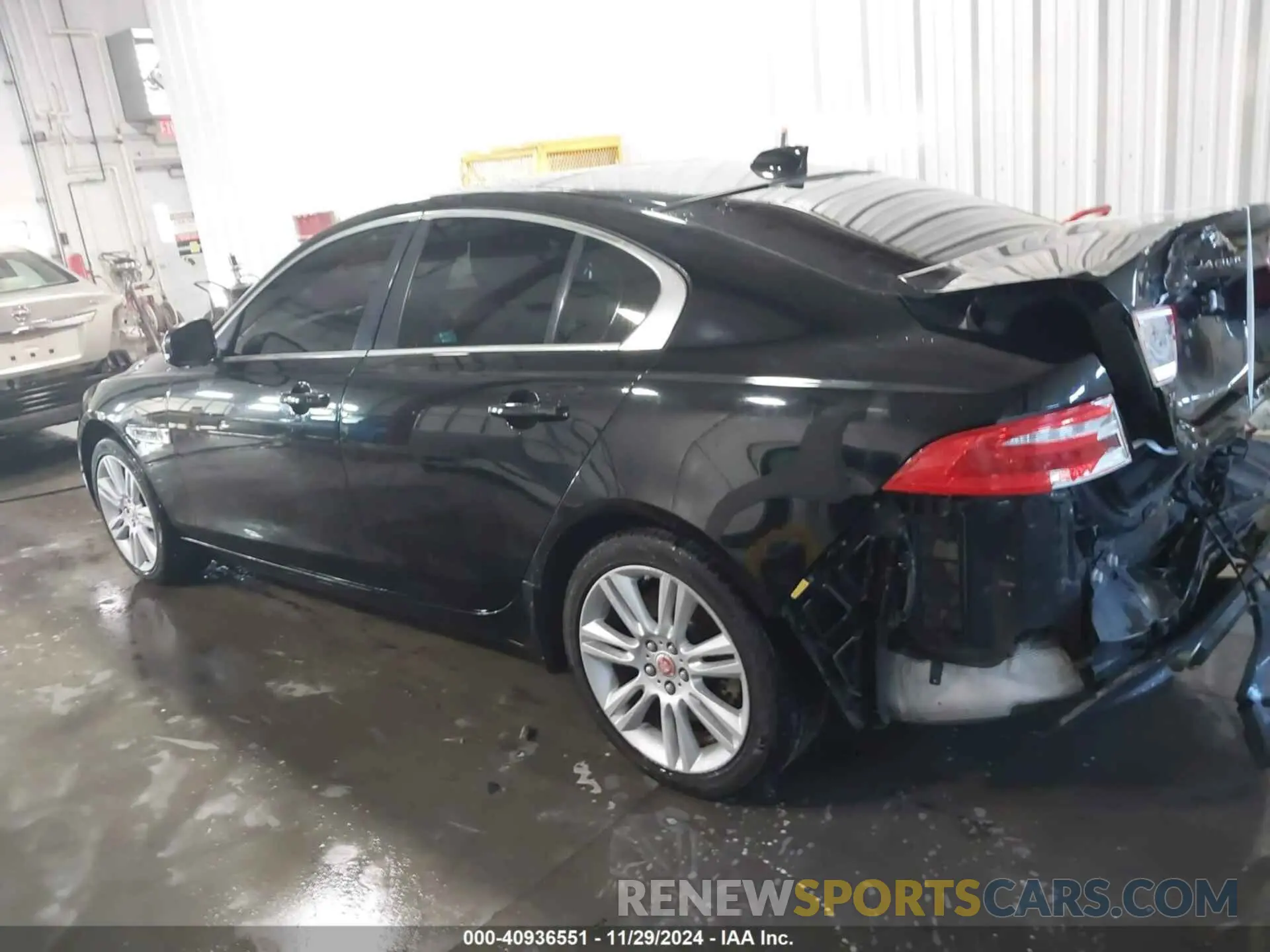 15 fotografías del automóvil dañado SAJAS4FXXKCP52690 JAGUAR XE 2019