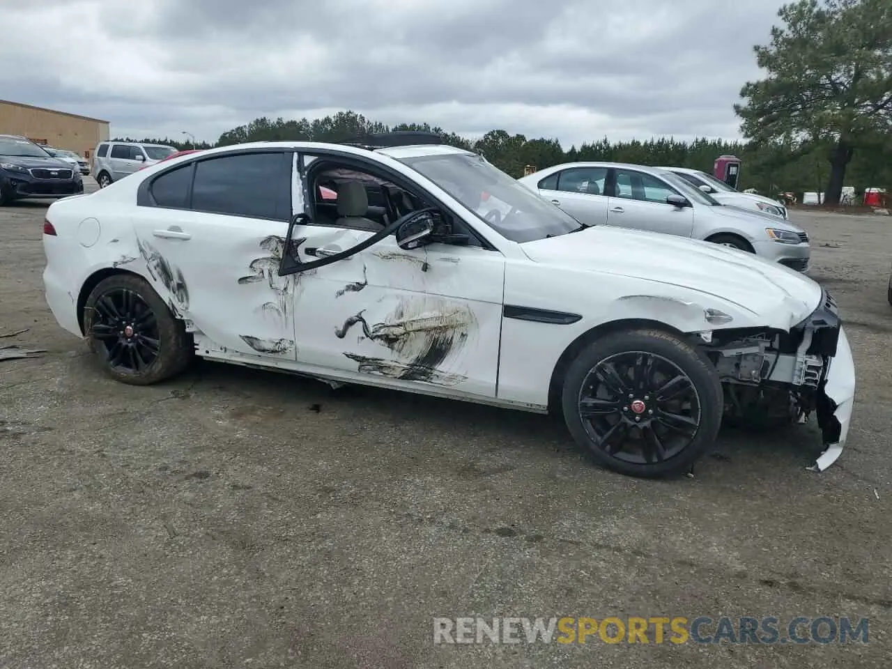 4 fotografías del automóvil dañado SAJAE4FXXLCP64525 JAGUAR XE 2020