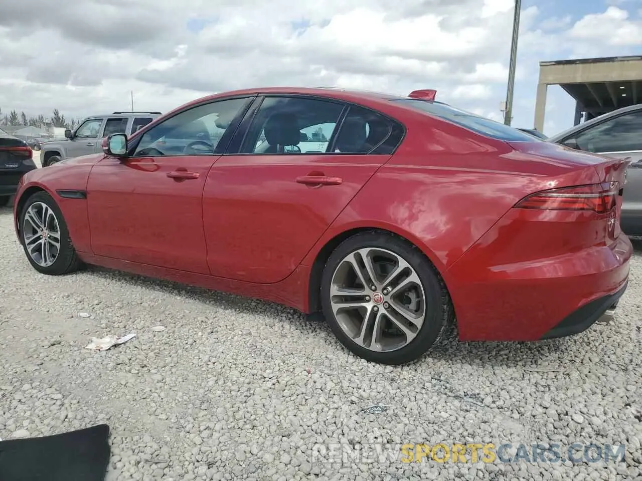 2 fotografías del automóvil dañado SAJAJ4FX4LCP60613 JAGUAR XE 2020
