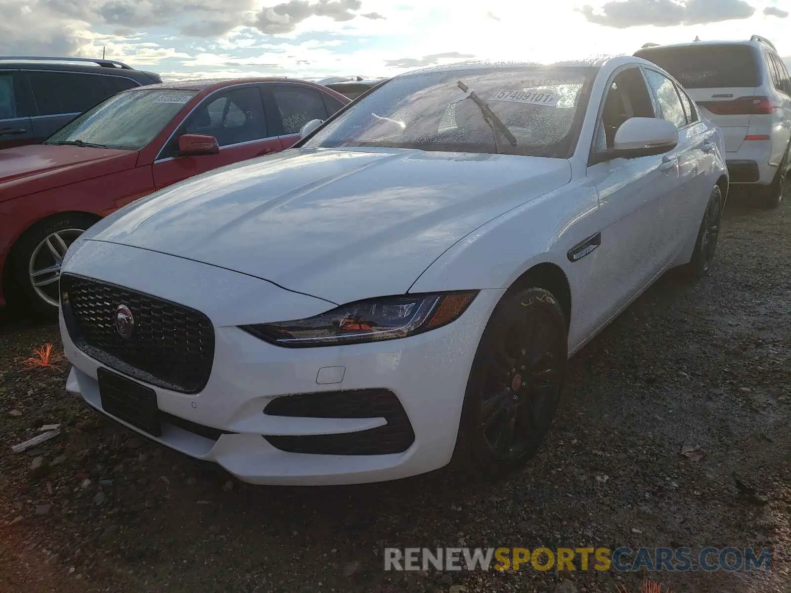 2 fotografías del automóvil dañado SAJAJ4FX7LCP58550 JAGUAR XE 2020