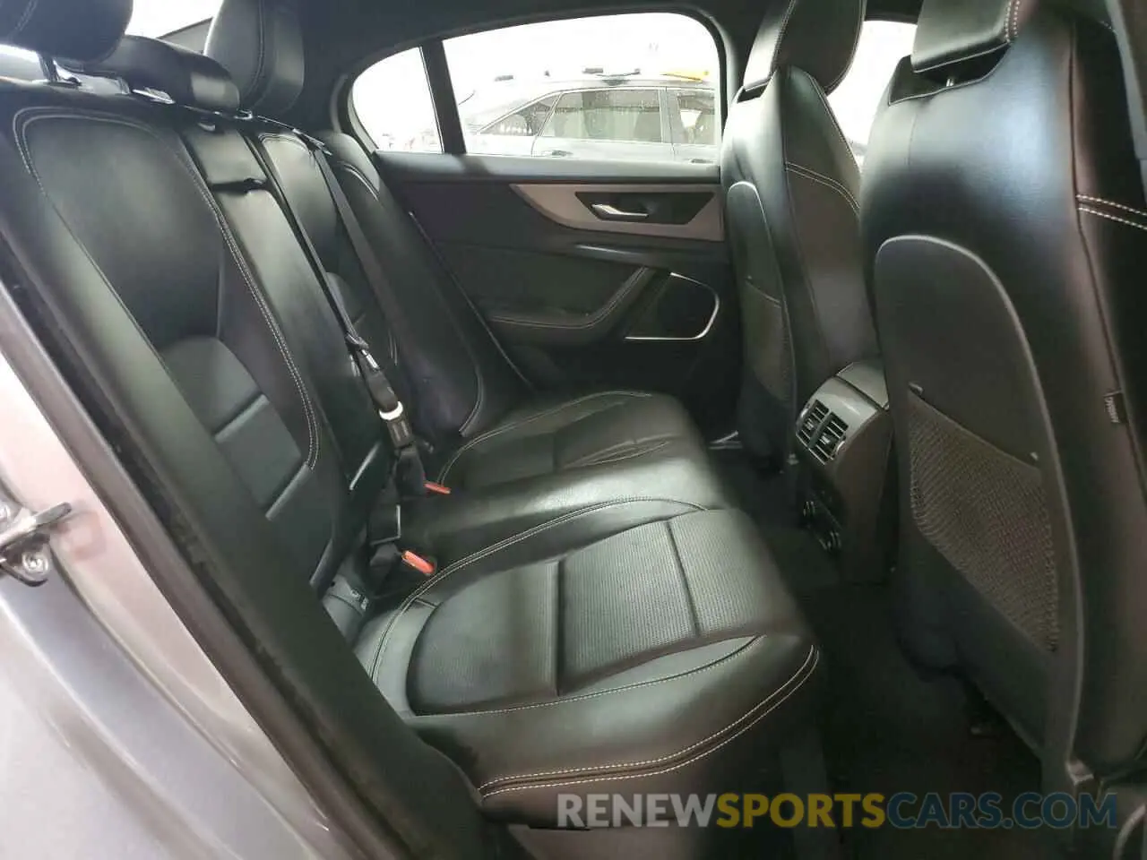 10 fotografías del automóvil dañado SAJAT4GX4LCP58076 JAGUAR XE 2020