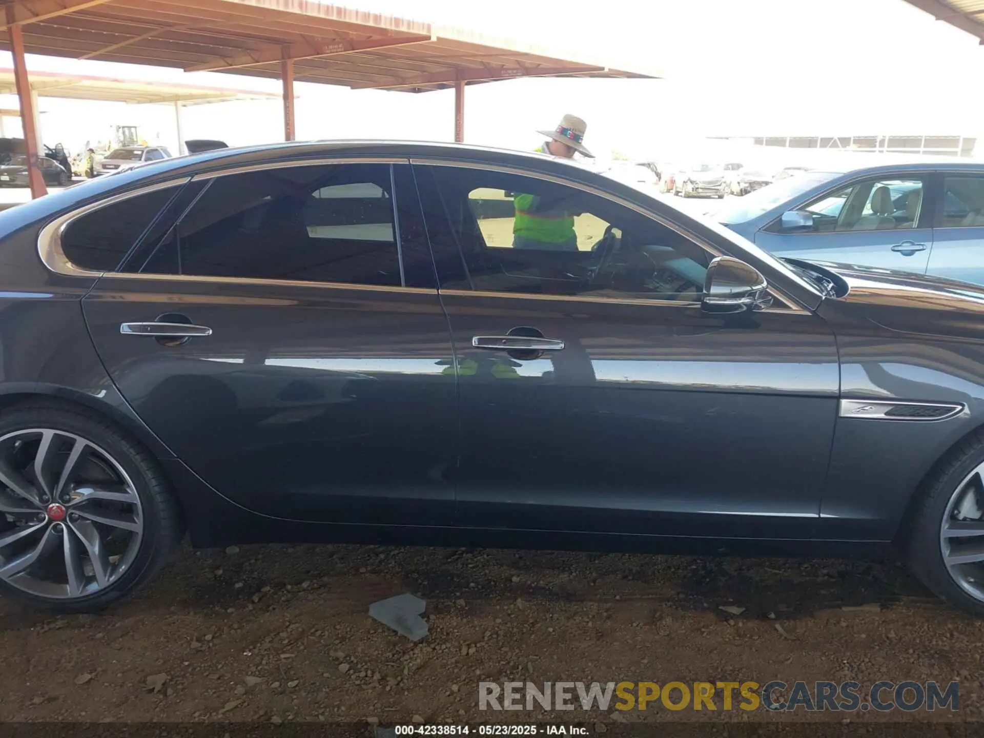 14 fotografías del automóvil dañado SAJBG4FX4NCY92115 JAGUAR XF 2022