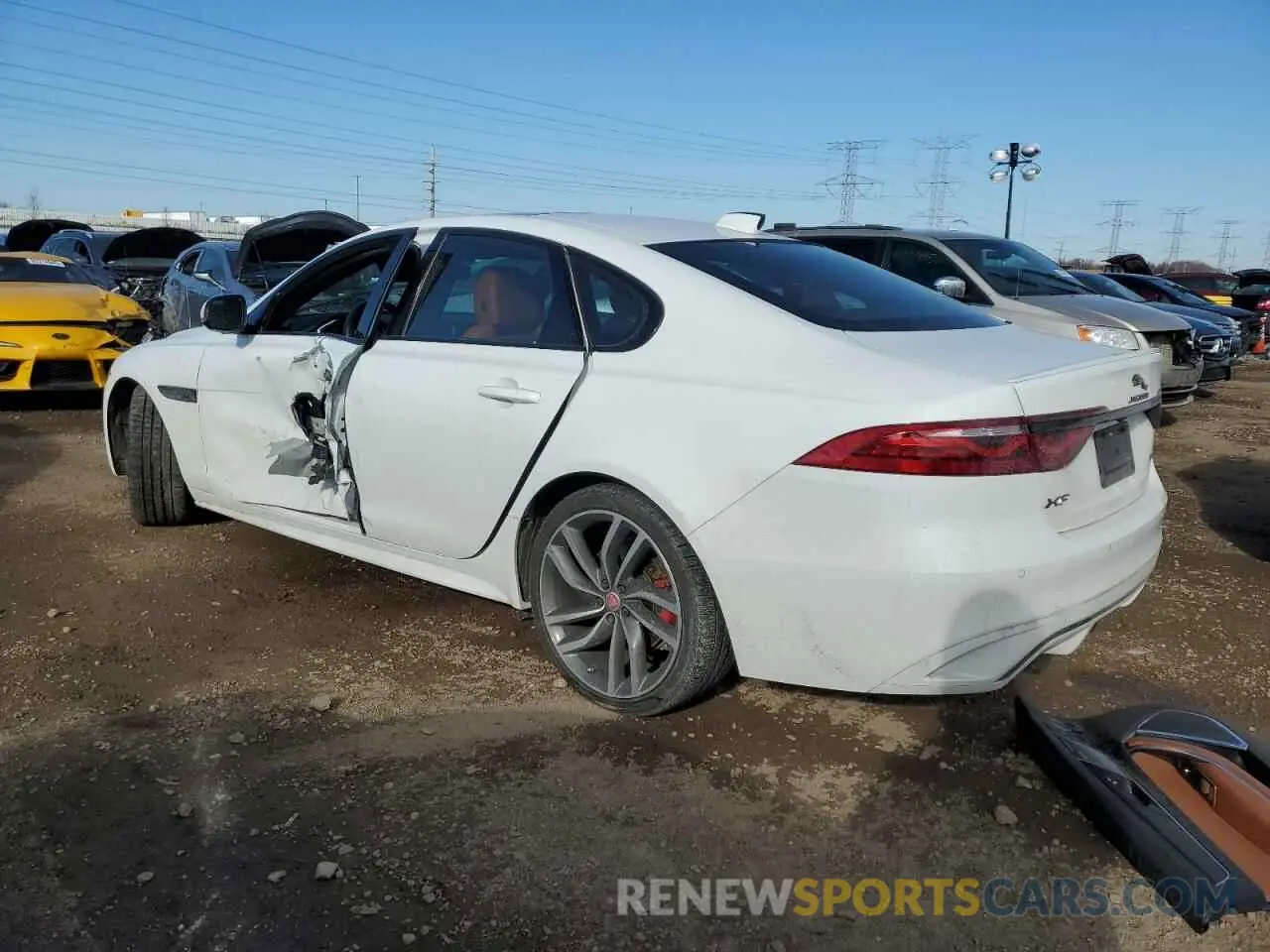 2 fotografías del automóvil dañado SAJBL4GX2NCY91572 JAGUAR XF 2022