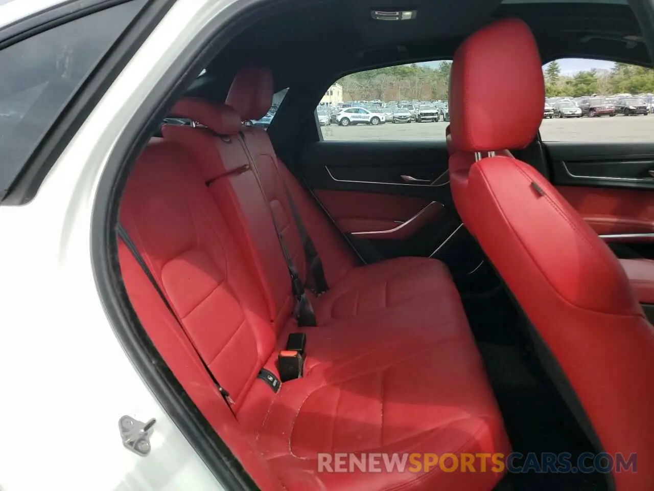 10 fotografías del automóvil dañado SAJBL4GXXPCY92648 JAGUAR XF 2023