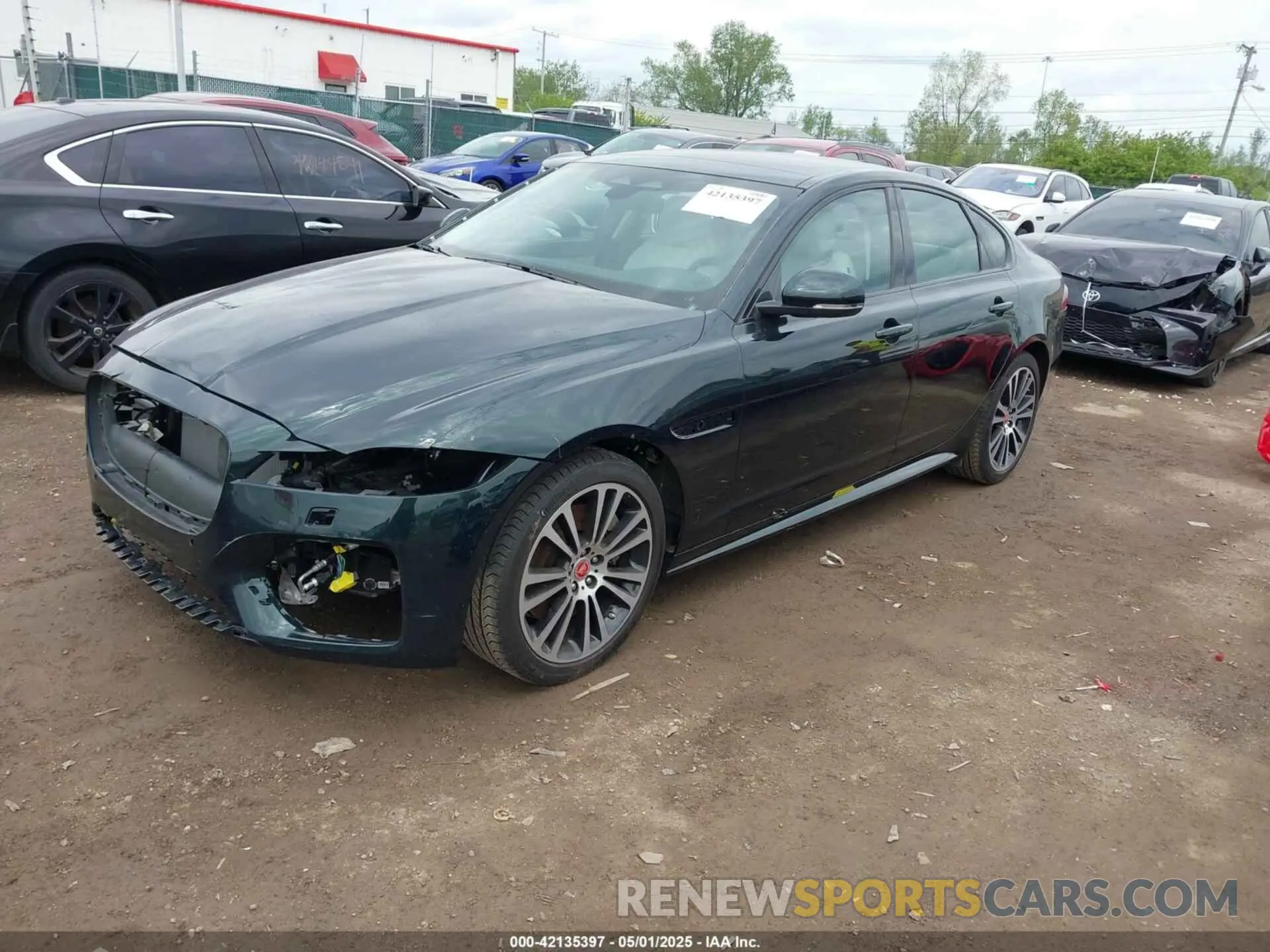 2 fotografías del automóvil dañado SAJBL4GXXPCY93265 JAGUAR XF 2023