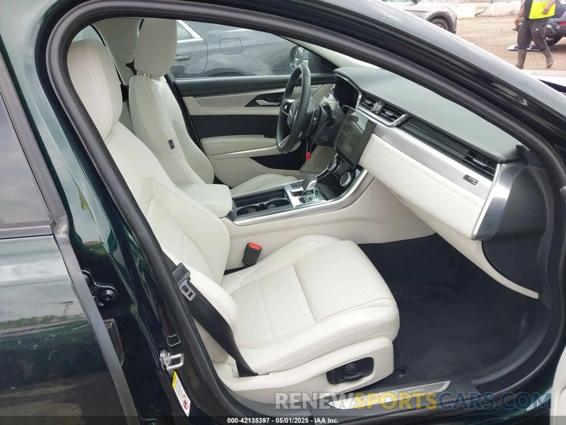 5 fotografías del automóvil dañado SAJBL4GXXPCY93265 JAGUAR XF 2023