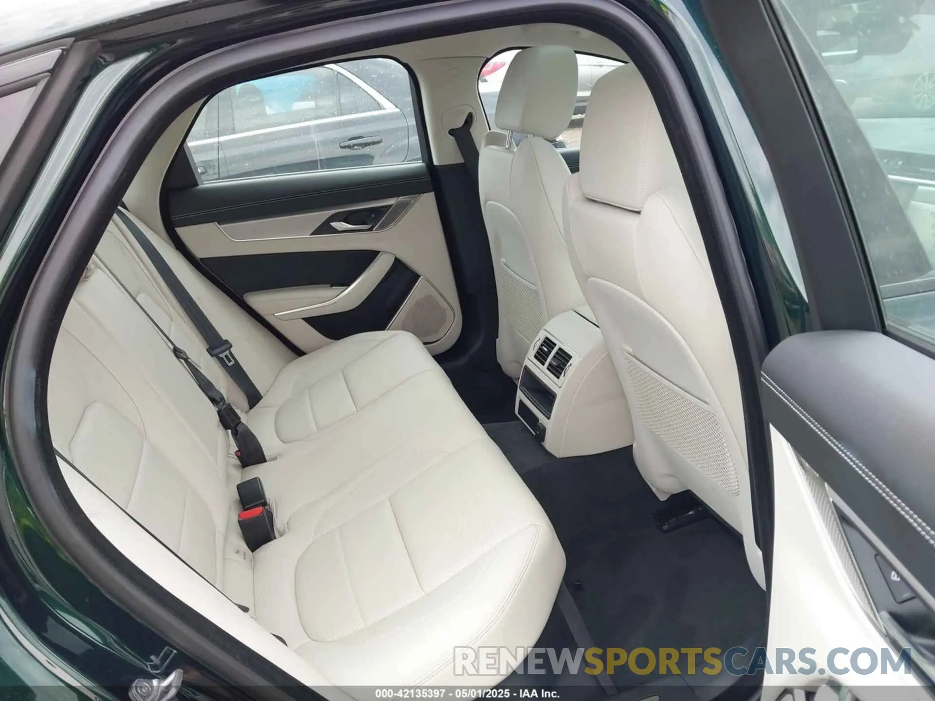 8 fotografías del automóvil dañado SAJBL4GXXPCY93265 JAGUAR XF 2023