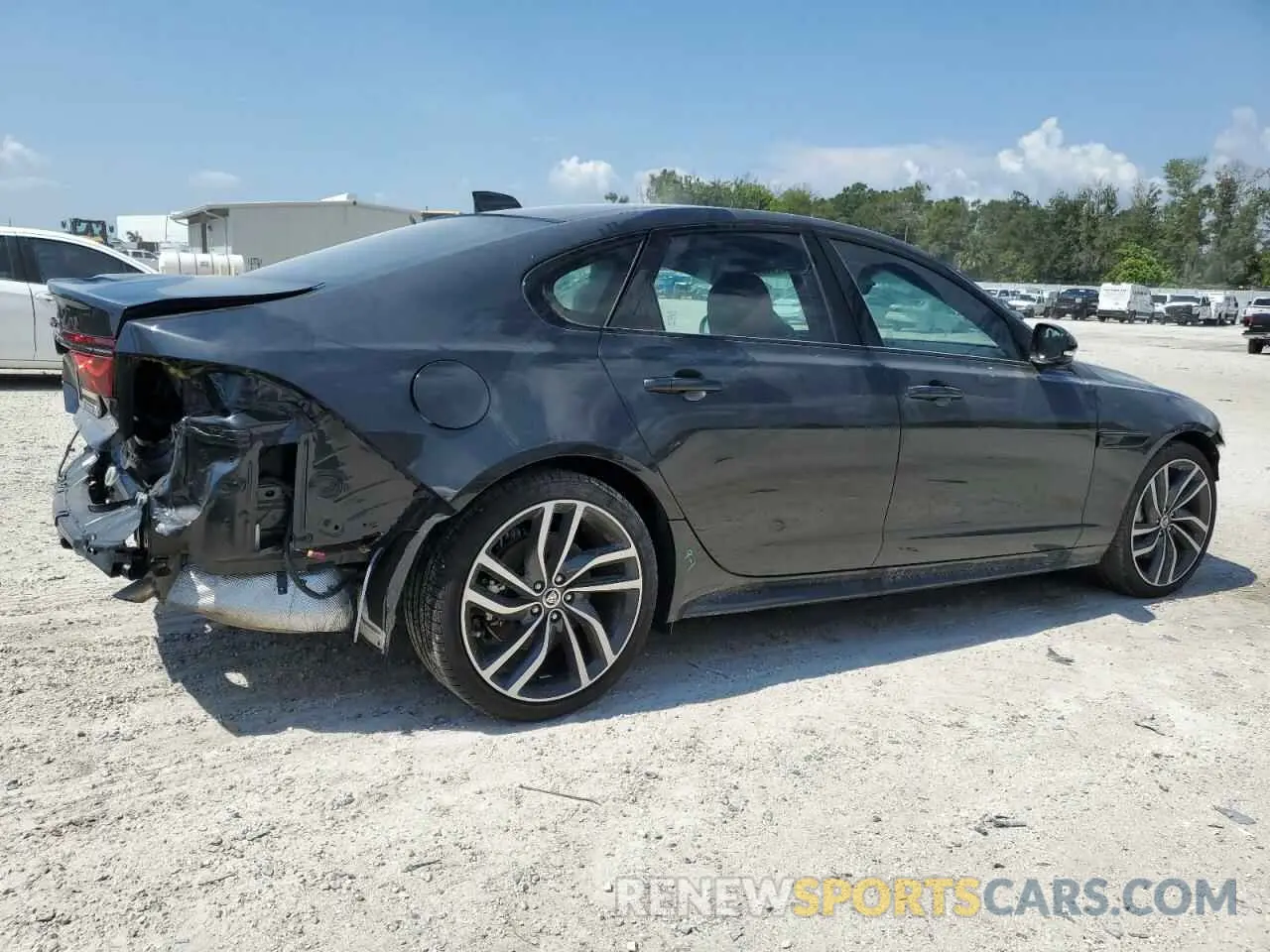 3 fotografías del automóvil dañado SAJB64FXXRCY94427 JAGUAR XF 2024