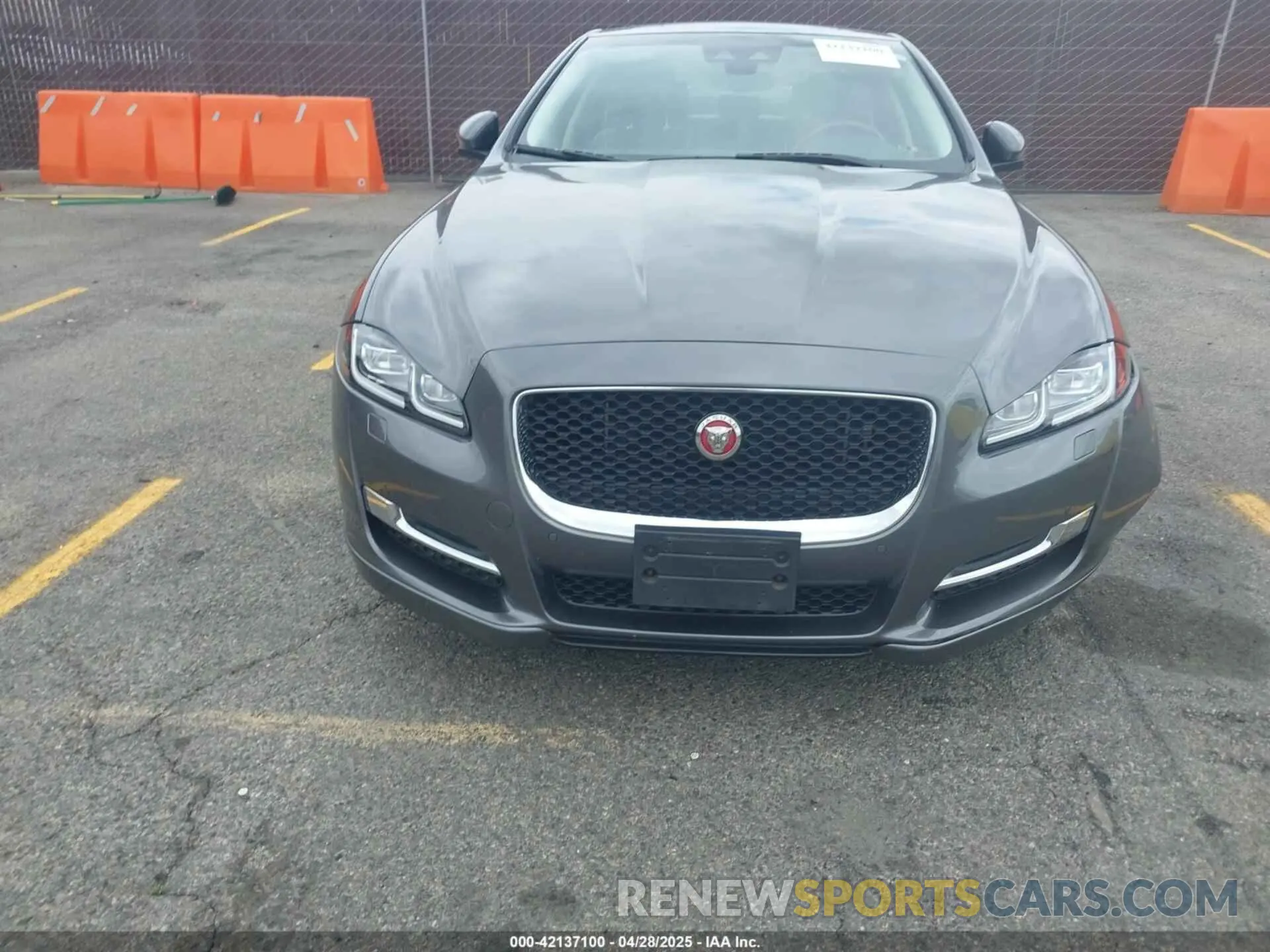 12 fotografías del automóvil dañado SAJWA1C70K8W18186 JAGUAR XJ 2019