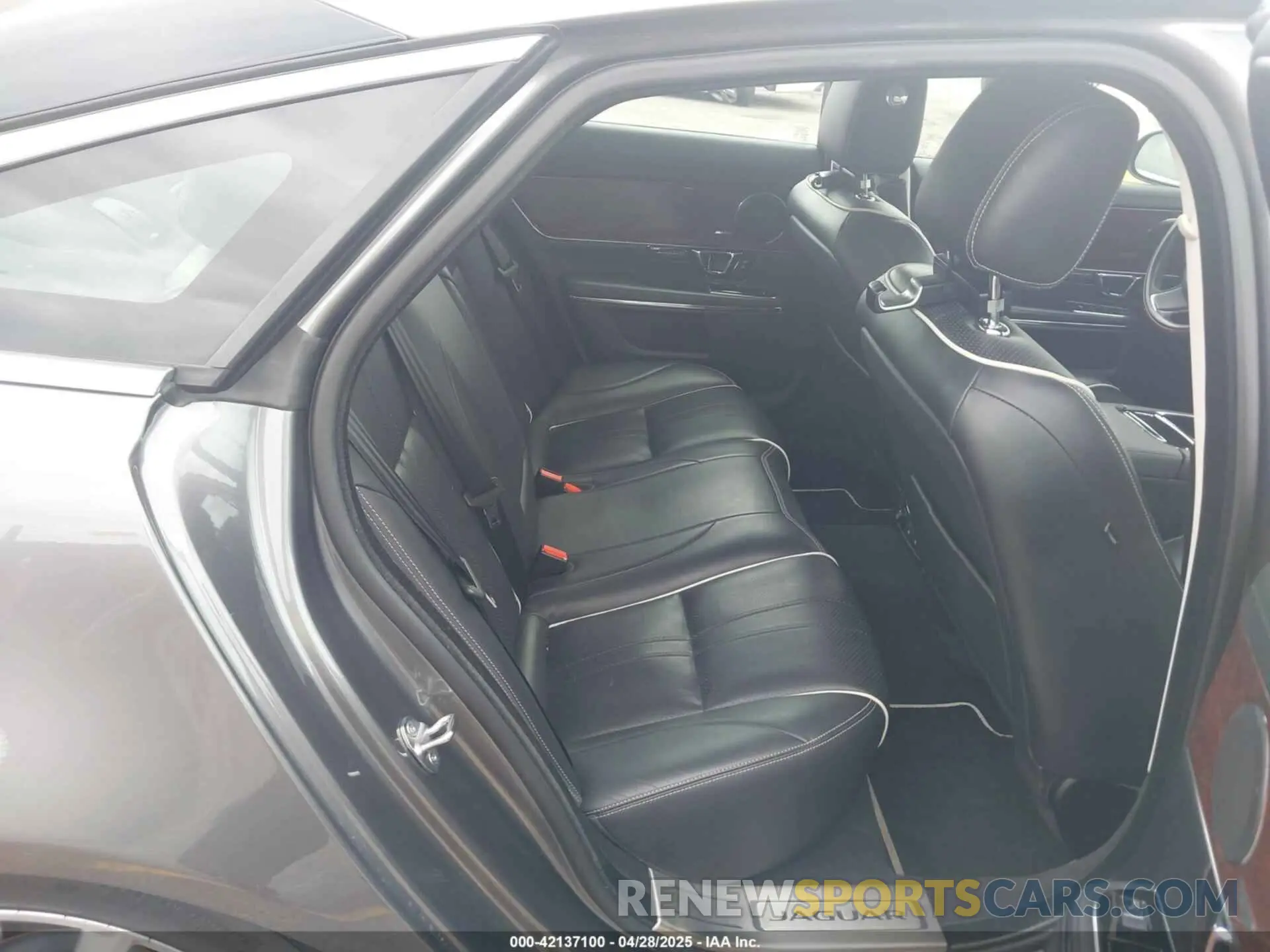 8 fotografías del automóvil dañado SAJWA1C70K8W18186 JAGUAR XJ 2019