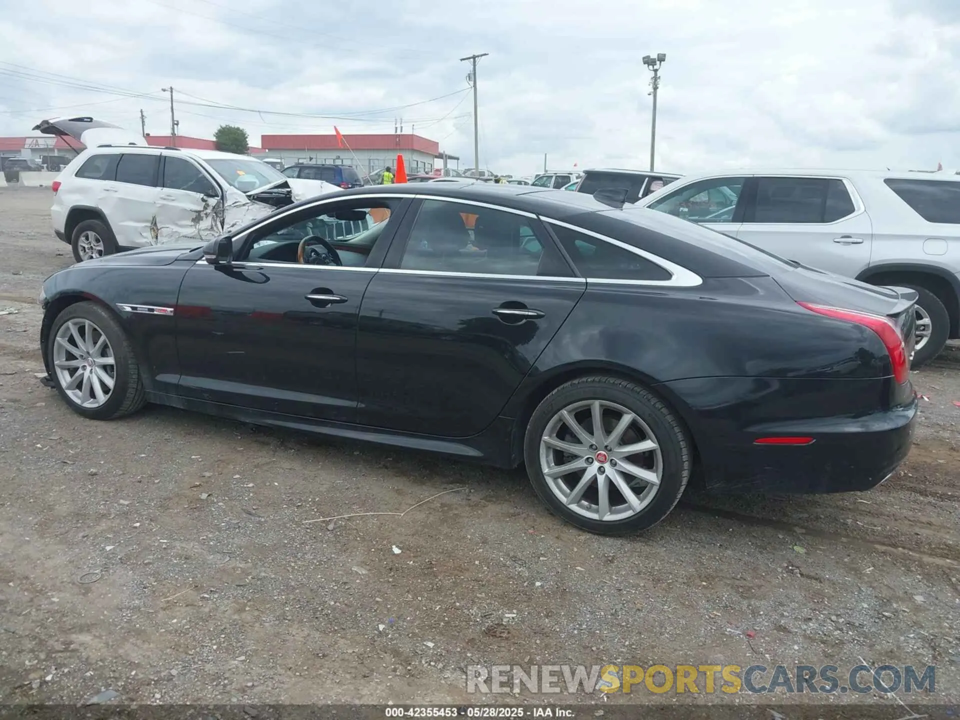 15 fotografías del automóvil dañado SAJWA1C74K8W22094 JAGUAR XJ 2019
