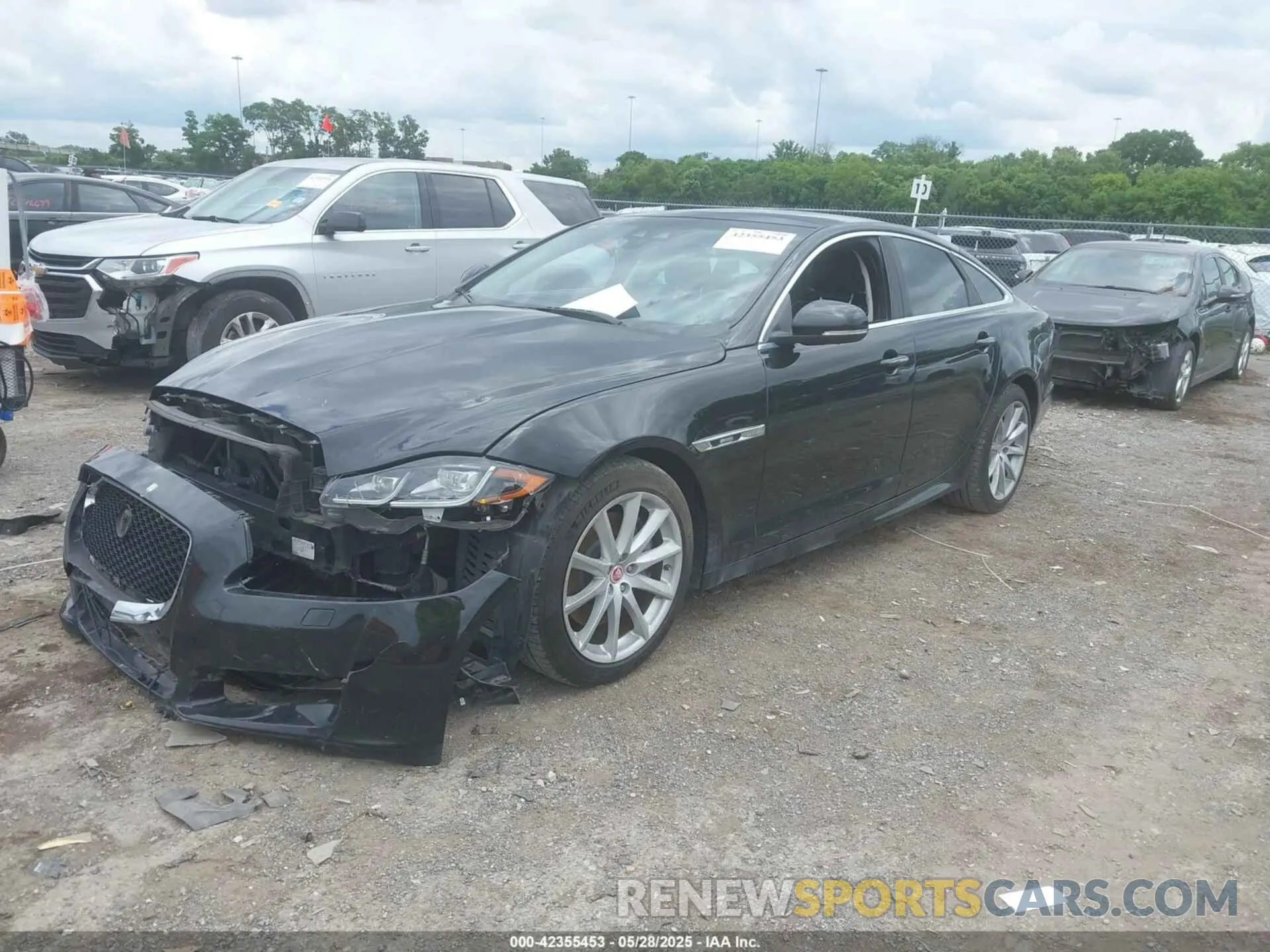 2 fotografías del automóvil dañado SAJWA1C74K8W22094 JAGUAR XJ 2019
