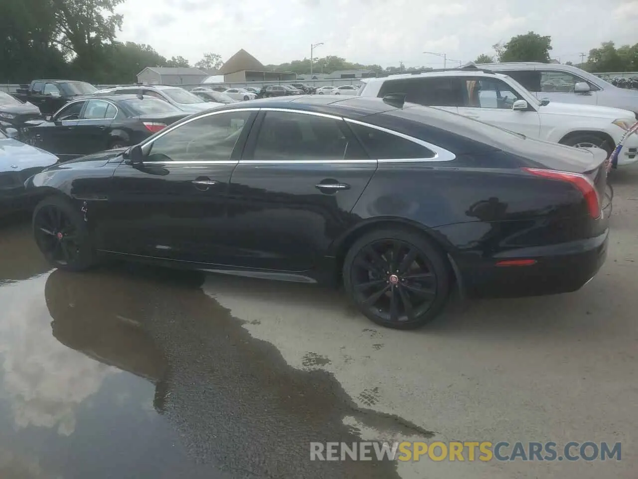 2 fotografías del automóvil dañado SAJWA1C78K8W18453 JAGUAR XJ 2019