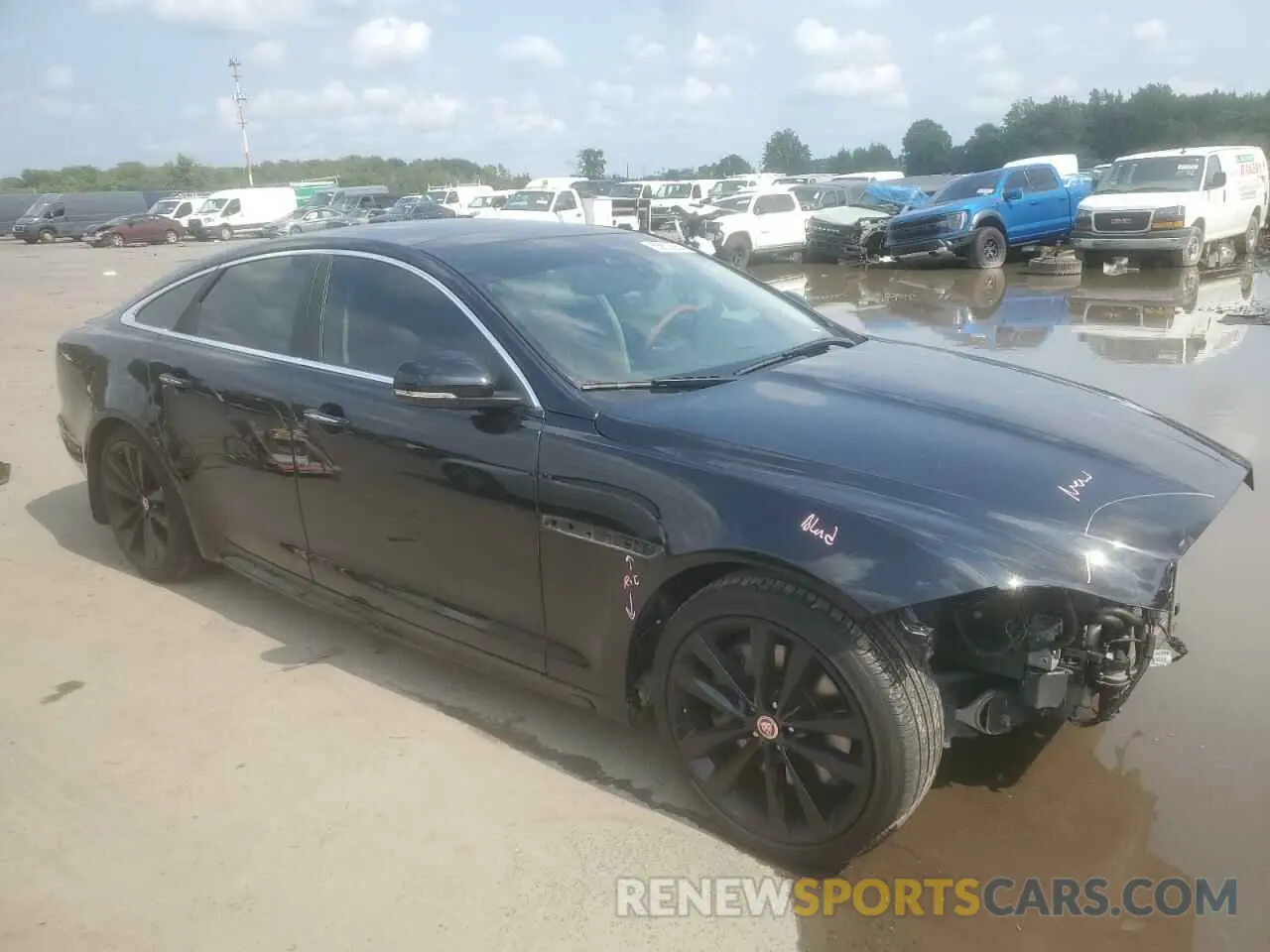 4 fotografías del automóvil dañado SAJWA1C78K8W18453 JAGUAR XJ 2019