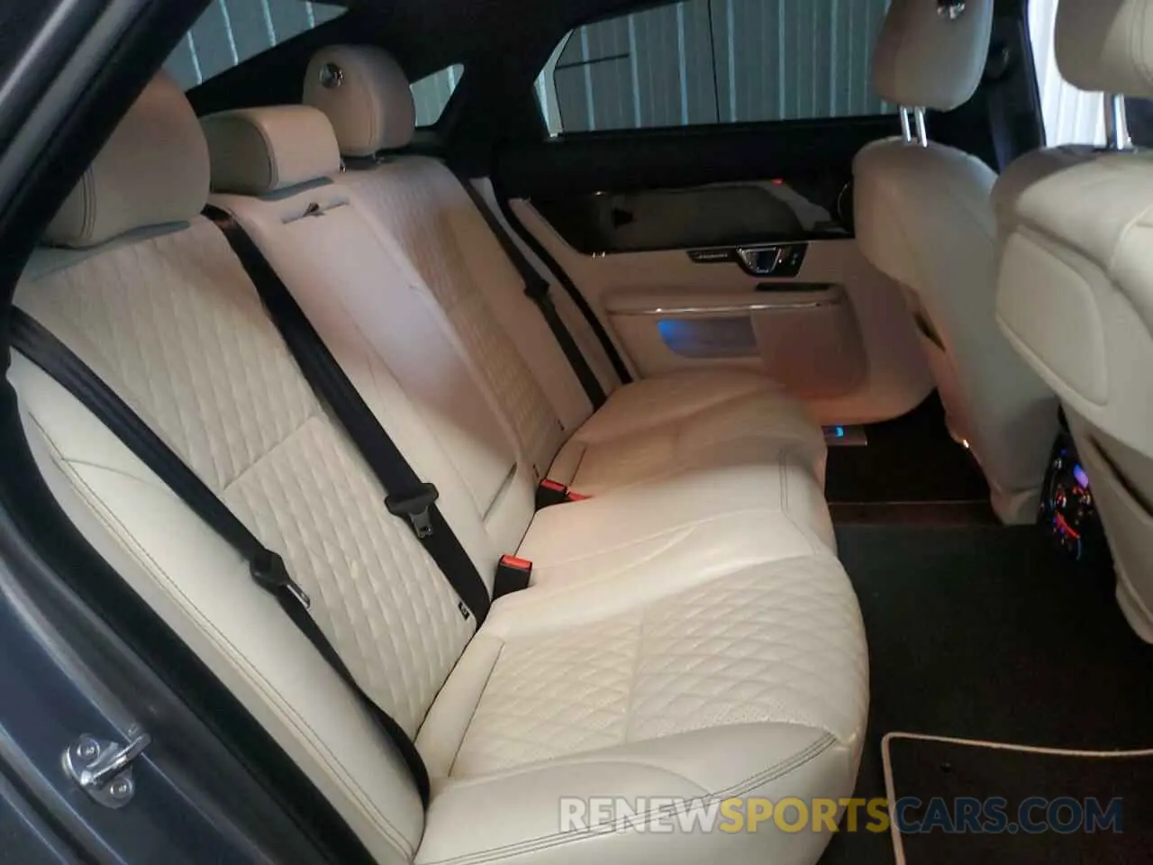 10 fotografías del automóvil dañado SAJWA2G71K8W19797 JAGUAR XJ 2019