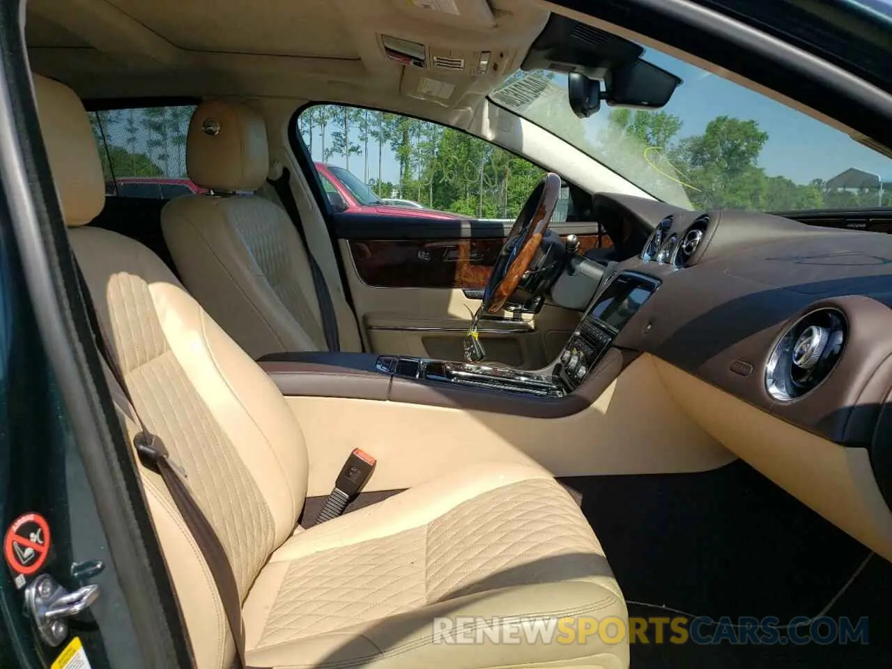 5 fotografías del automóvil dañado SAJWA2G71K8W20917 JAGUAR XJ 2019