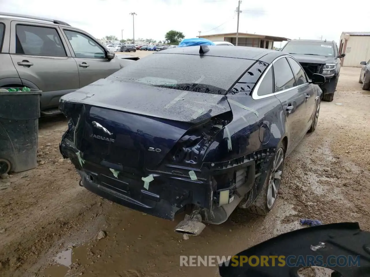 4 fotografías del automóvil dañado SAJWA2G74K8W20636 JAGUAR XJ 2019