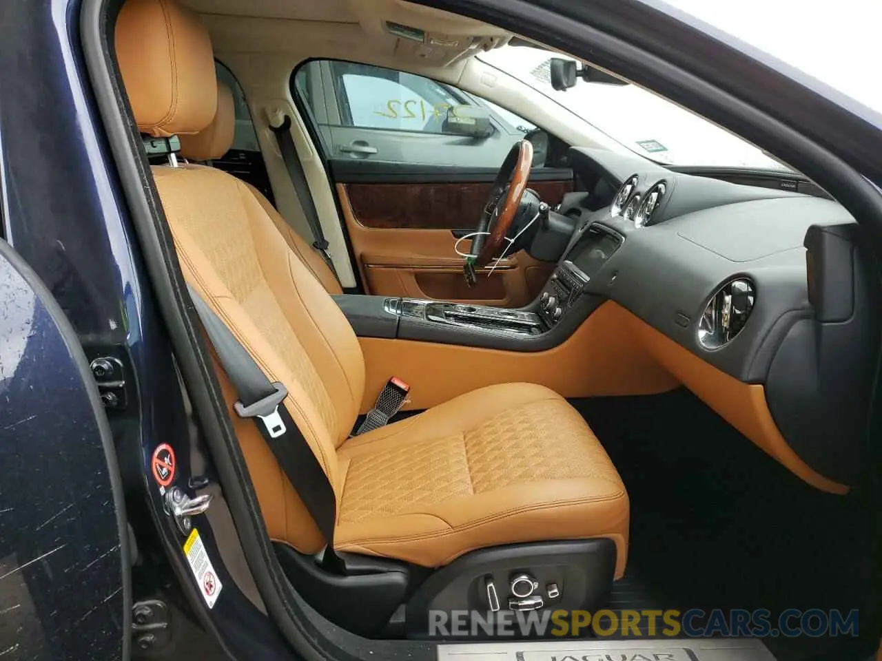 5 fotografías del automóvil dañado SAJWA2G74K8W20636 JAGUAR XJ 2019