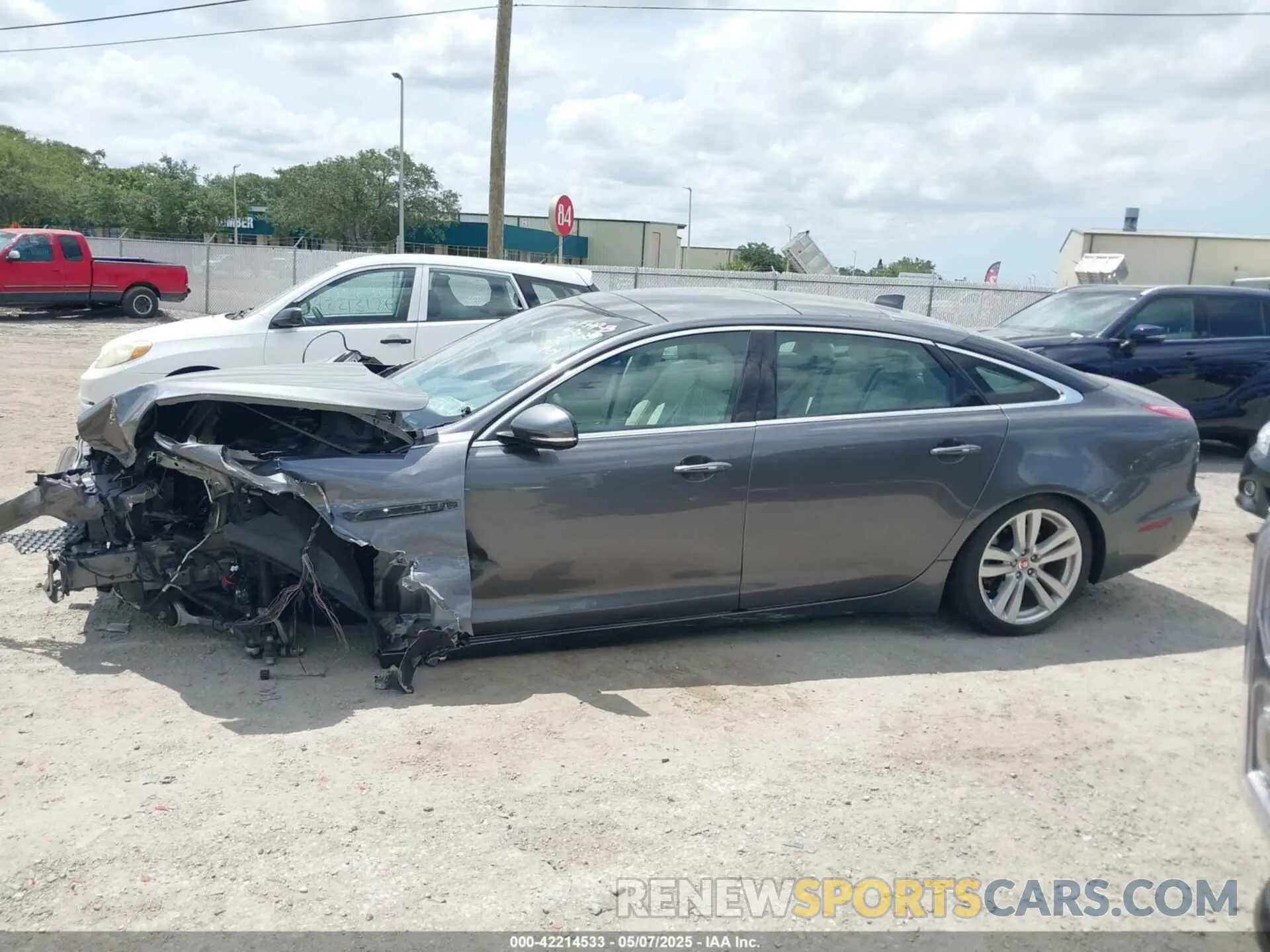 15 fotografías del automóvil dañado SAJWA2G75K8W19401 JAGUAR XJ 2019