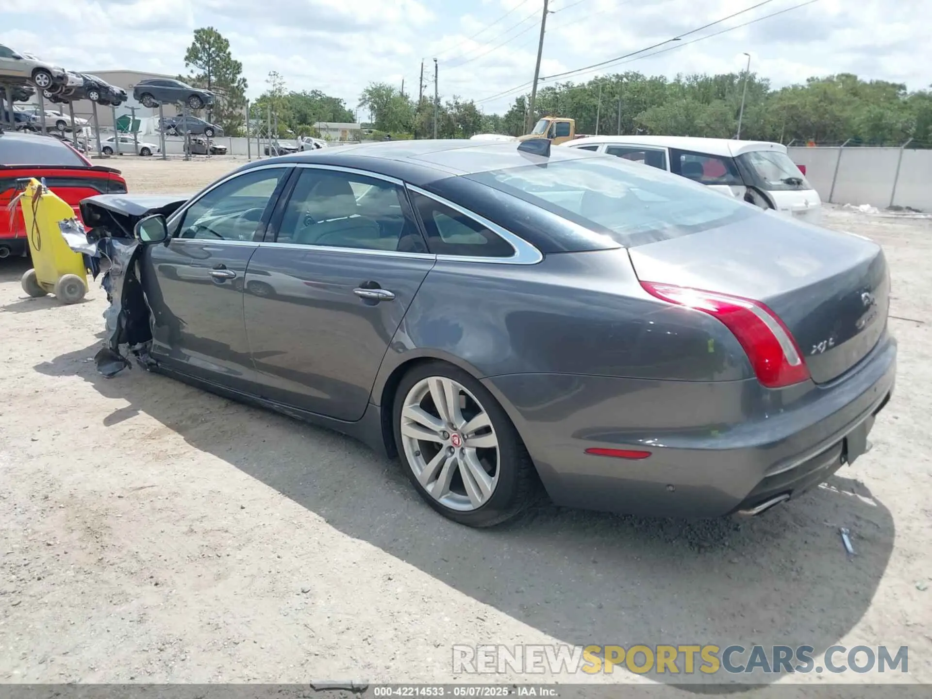 3 fotografías del automóvil dañado SAJWA2G75K8W19401 JAGUAR XJ 2019