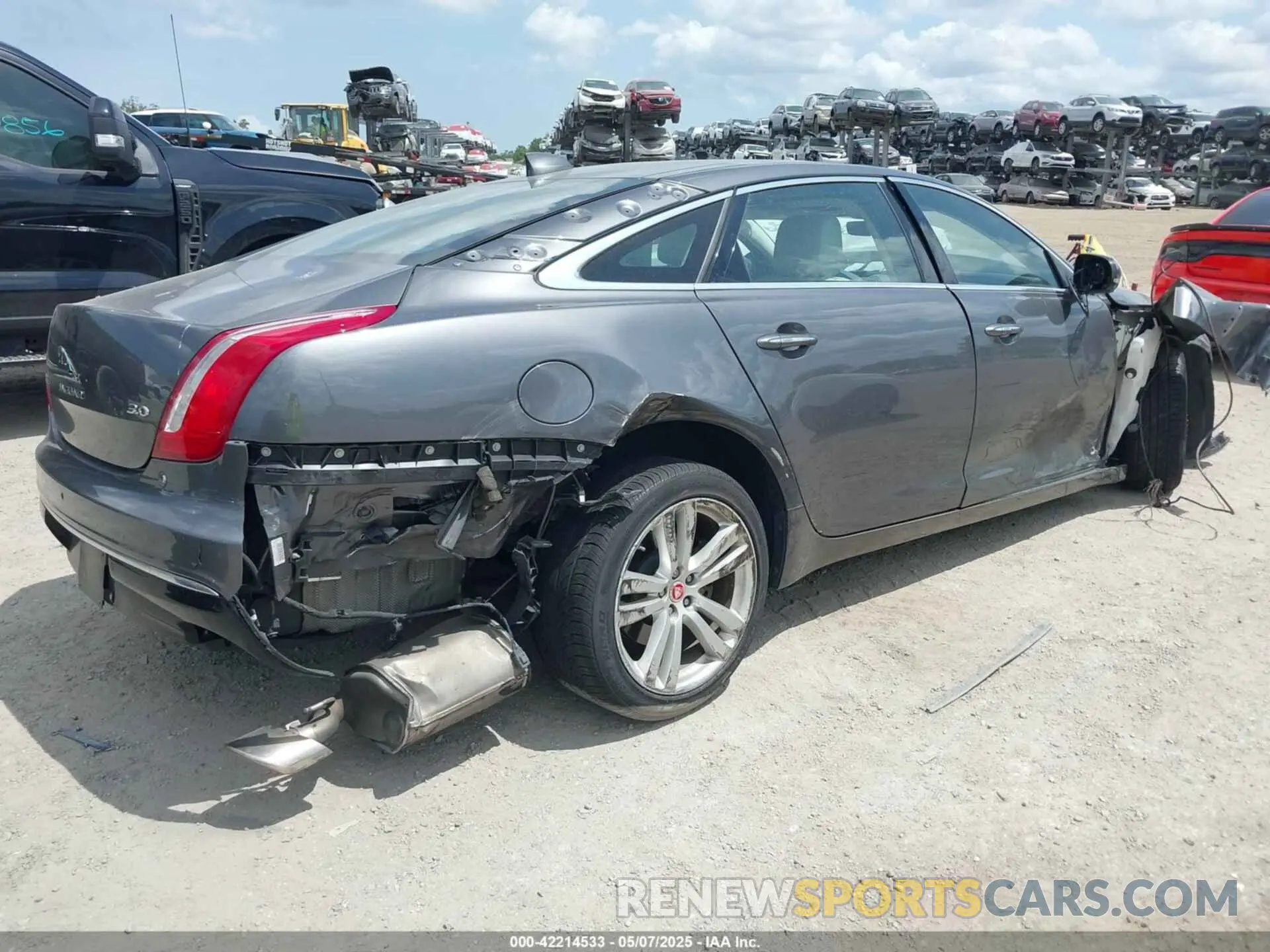 4 fotografías del automóvil dañado SAJWA2G75K8W19401 JAGUAR XJ 2019