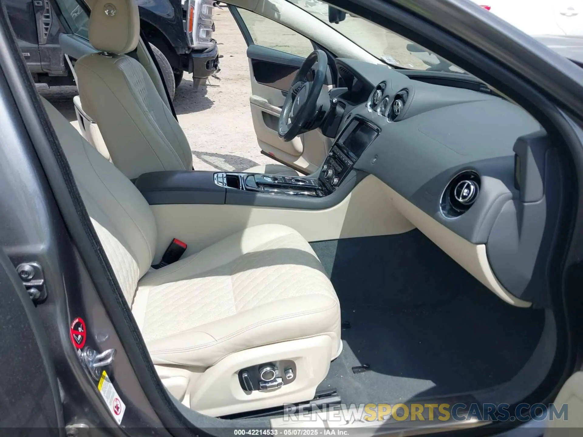 5 fotografías del automóvil dañado SAJWA2G75K8W19401 JAGUAR XJ 2019