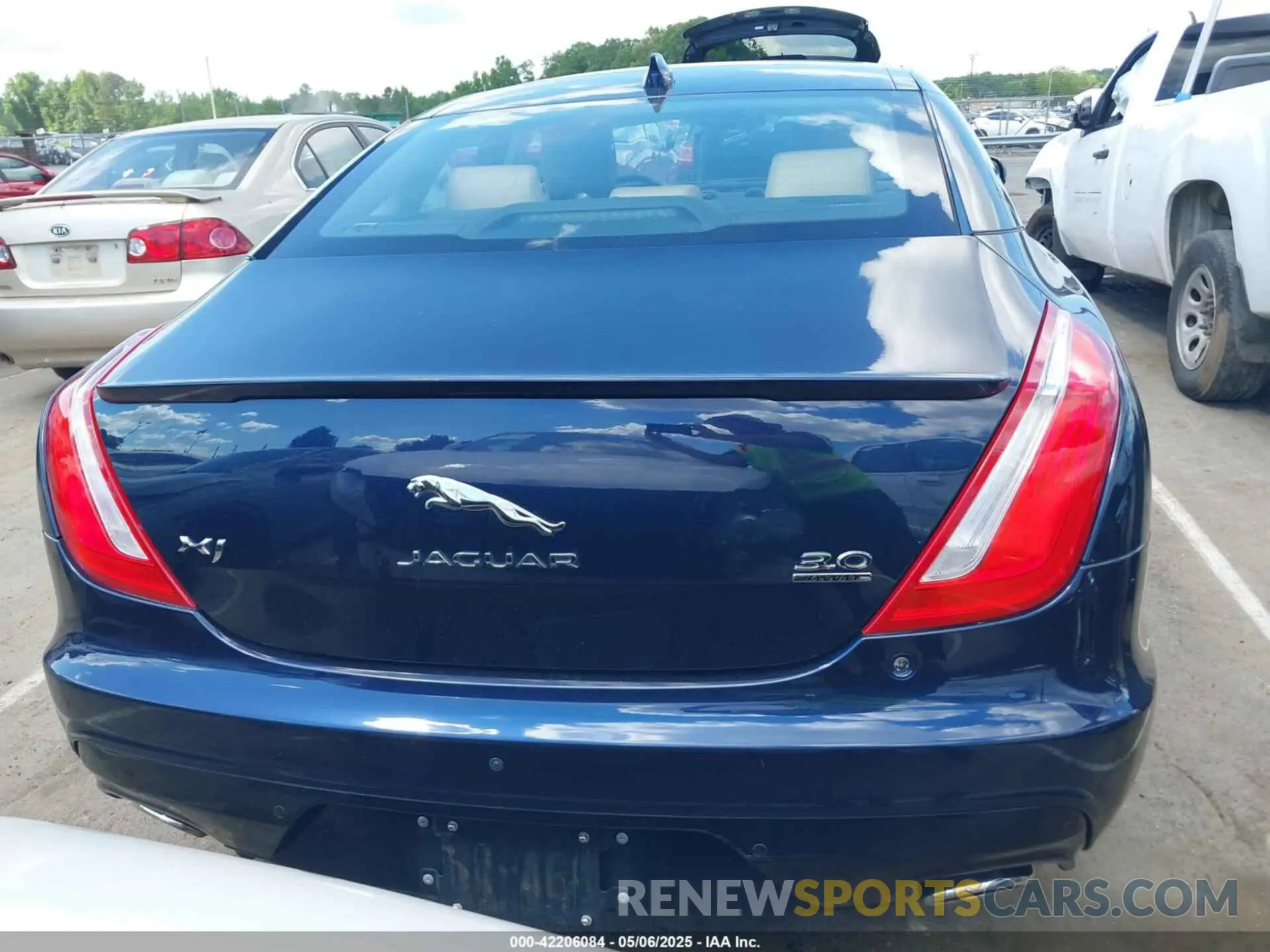 16 fotografías del automóvil dañado SAJWJ1CD0K8W20865 JAGUAR XJ 2019