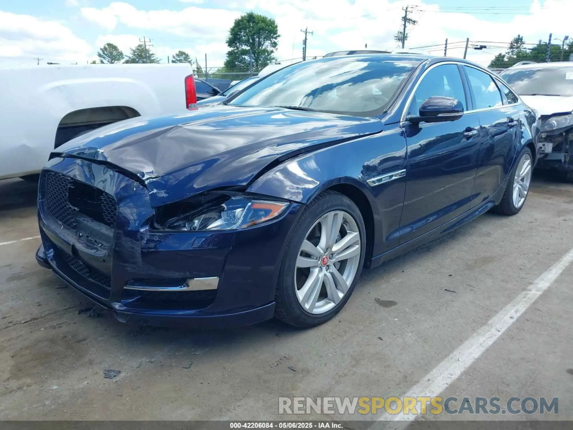 2 fotografías del automóvil dañado SAJWJ1CD0K8W20865 JAGUAR XJ 2019
