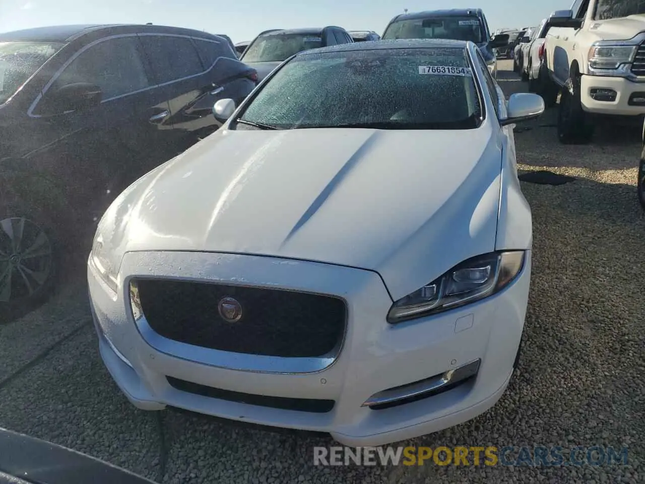 5 fotografías del automóvil dañado SAJWJ1CD6K8W20725 JAGUAR XJ 2019