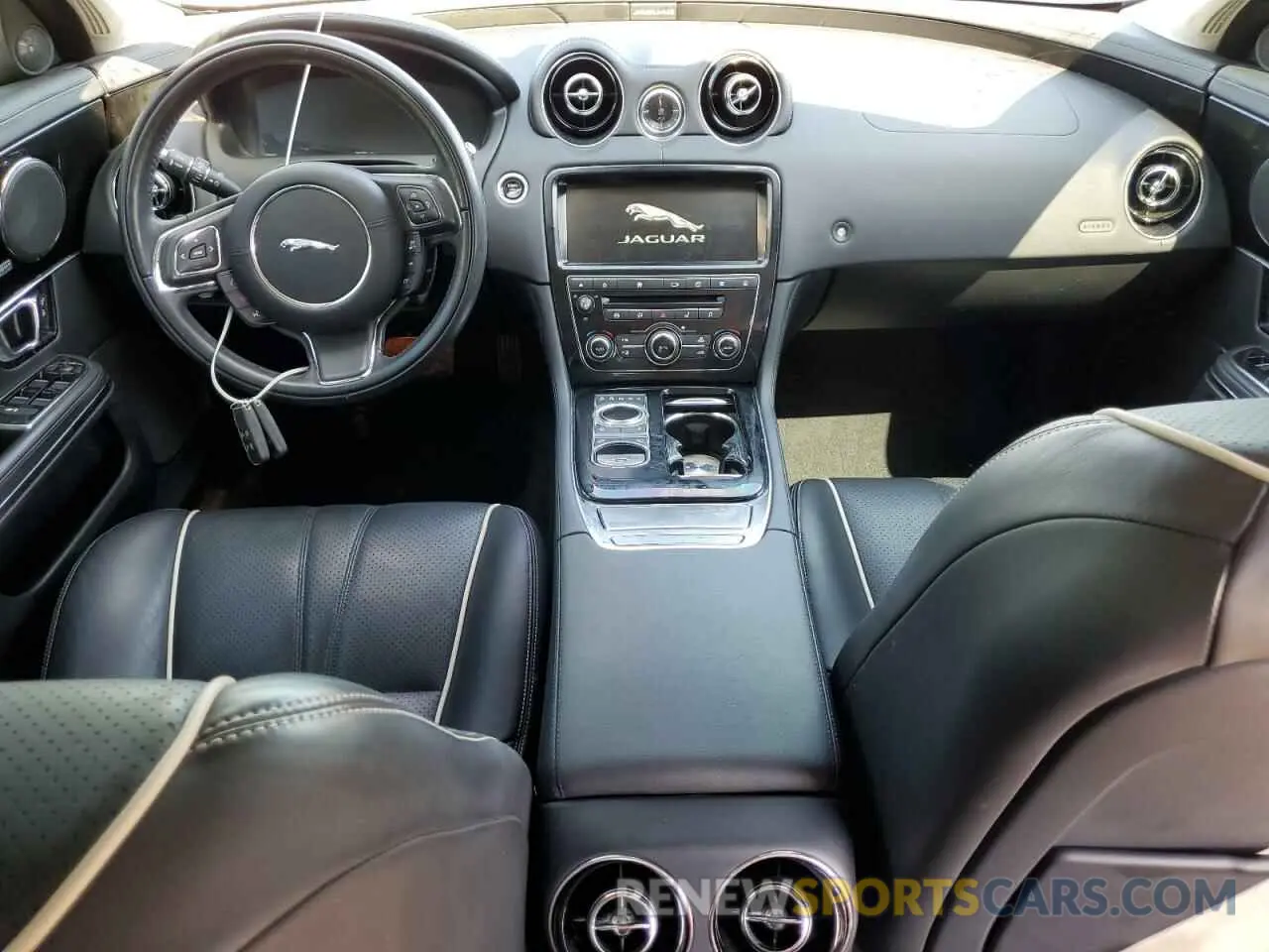 8 fotografías del automóvil dañado SAJWJ1CD6K8W20725 JAGUAR XJ 2019