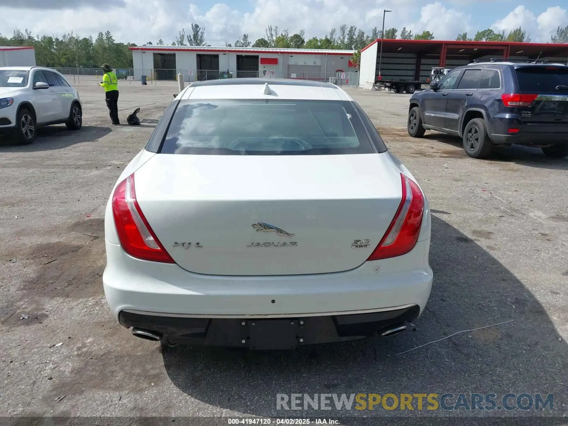 16 fotografías del automóvil dañado SAJWJ2GD4K8W19640 JAGUAR XJ 2019