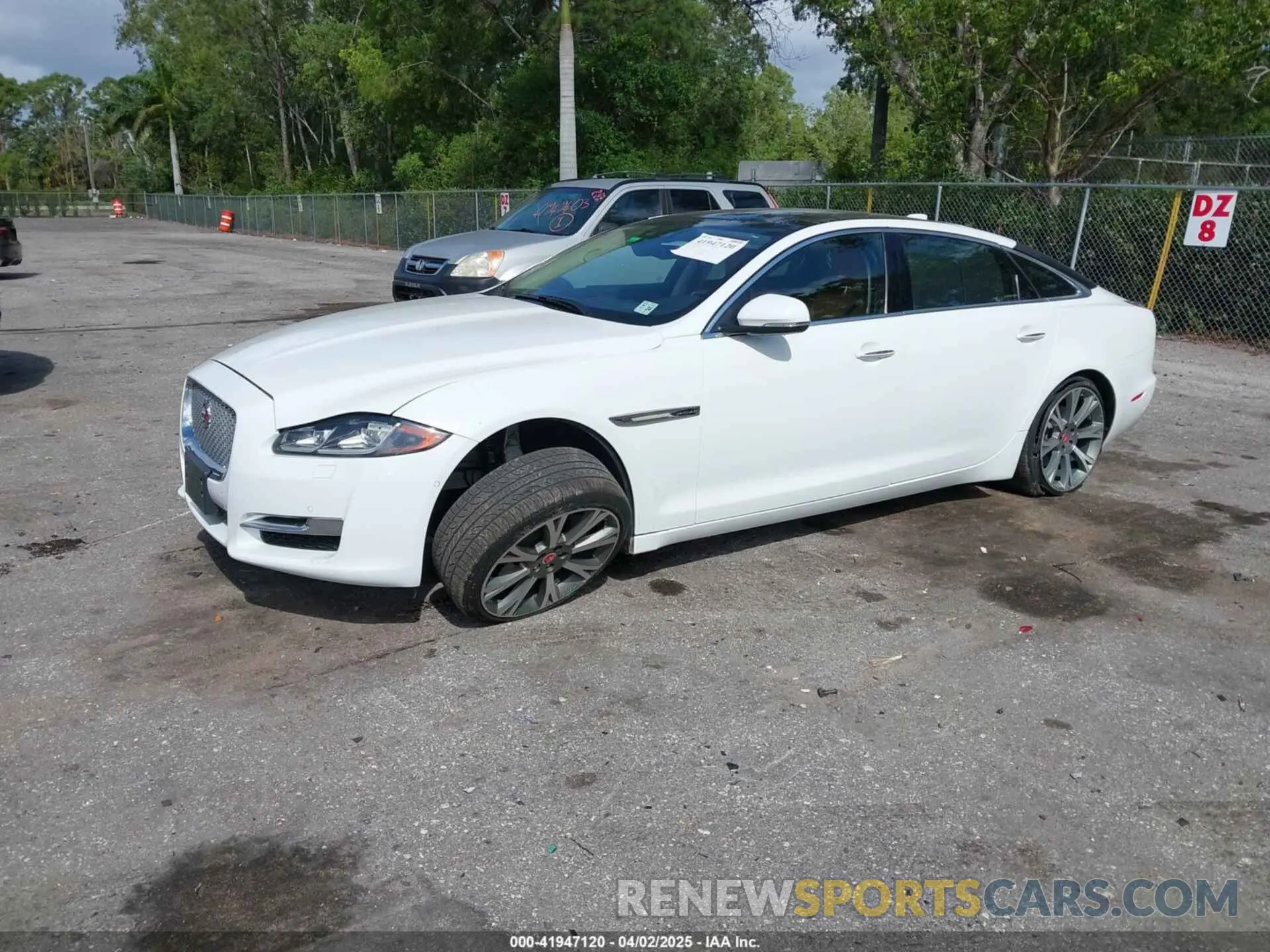 2 fotografías del automóvil dañado SAJWJ2GD4K8W19640 JAGUAR XJ 2019