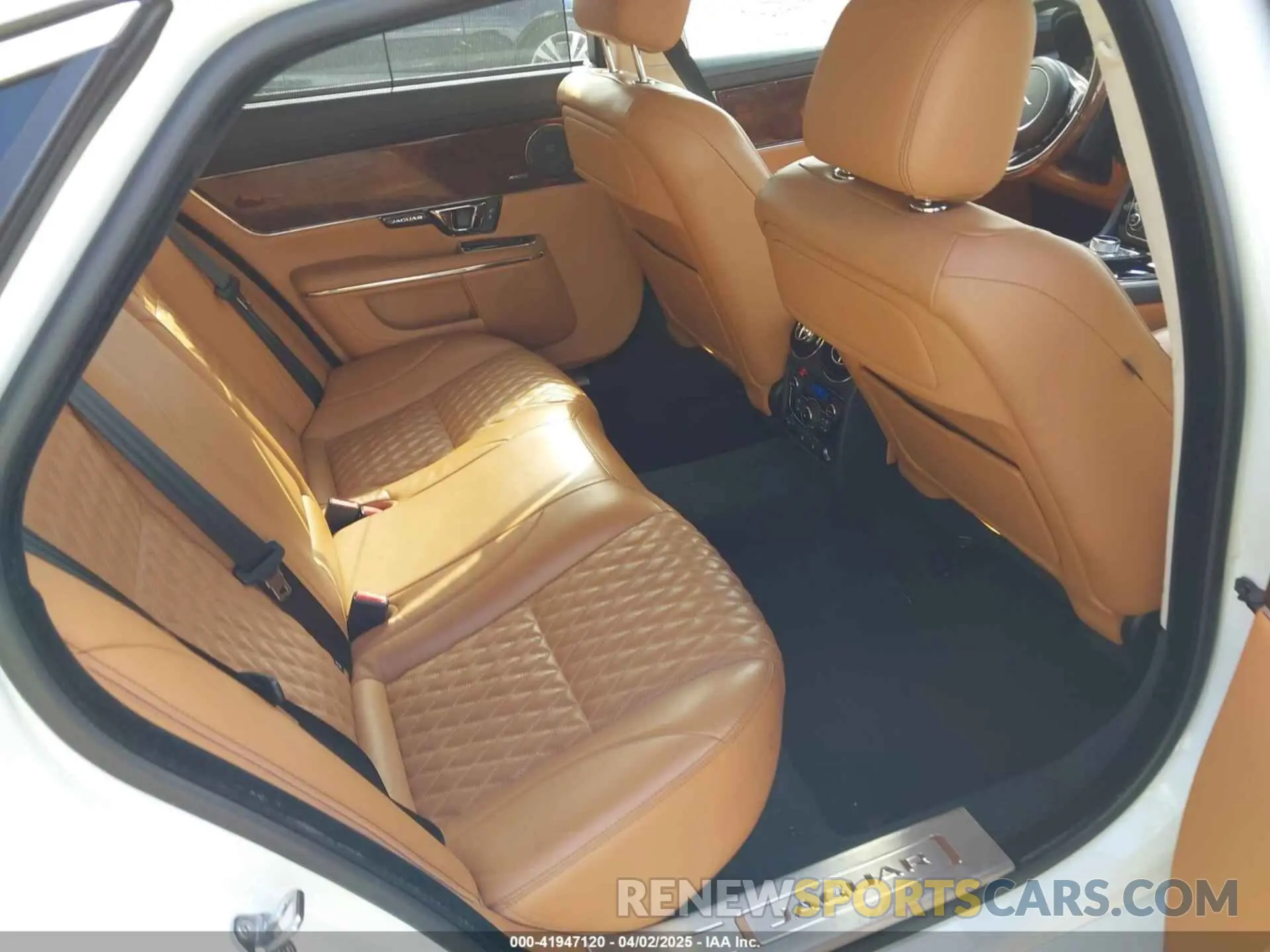 8 fotografías del automóvil dañado SAJWJ2GD4K8W19640 JAGUAR XJ 2019