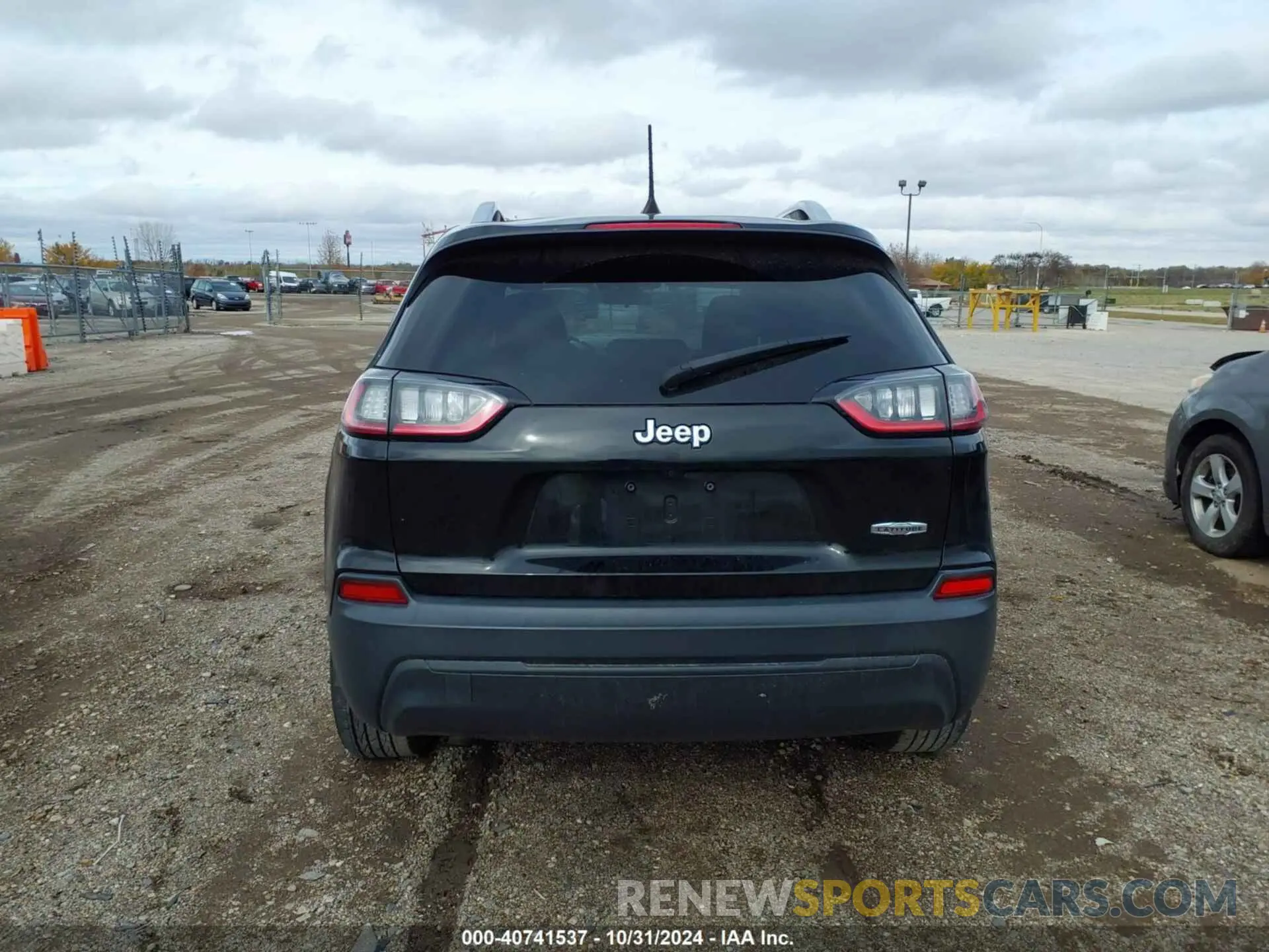 16 fotografías del automóvil dañado 1C4PJLCB0KD222477 JEEP CHEROKEE 2019