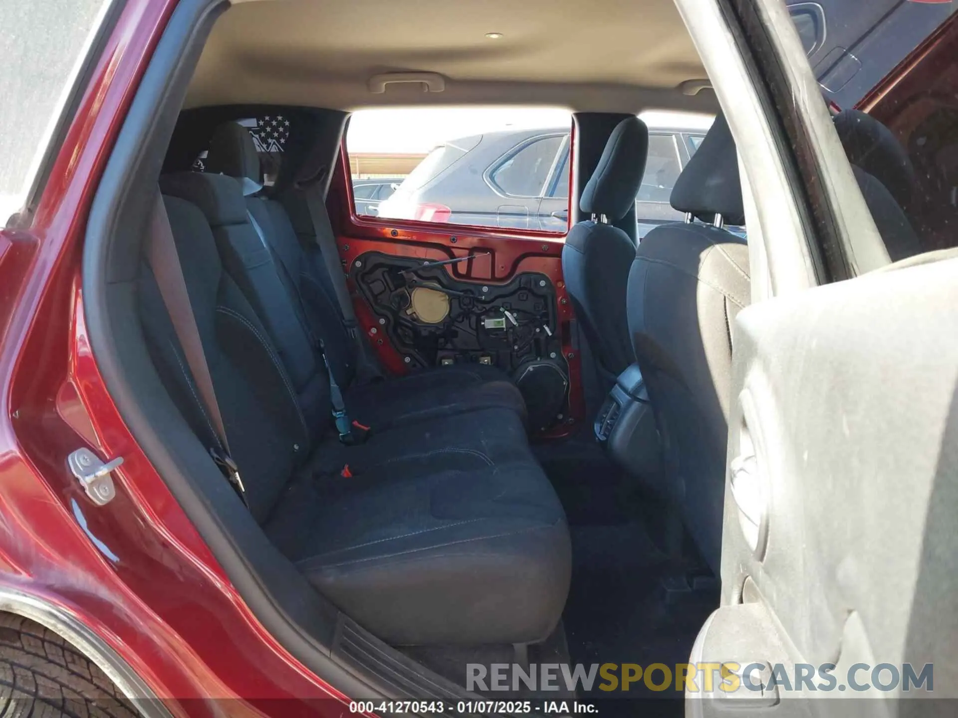 8 fotografías del automóvil dañado 1C4PJLCB1KD164928 JEEP CHEROKEE 2019