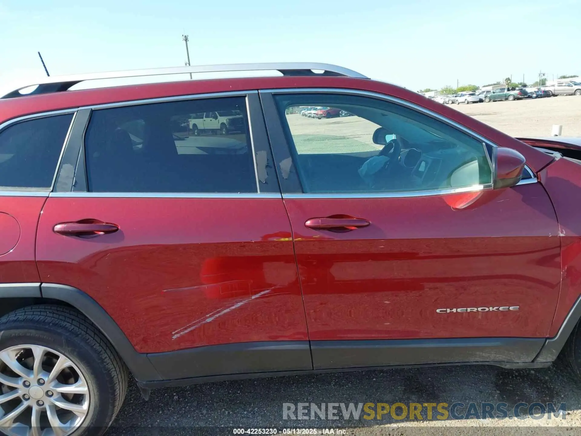 13 fotografías del automóvil dañado 1C4PJLCB2KD129024 JEEP CHEROKEE 2019