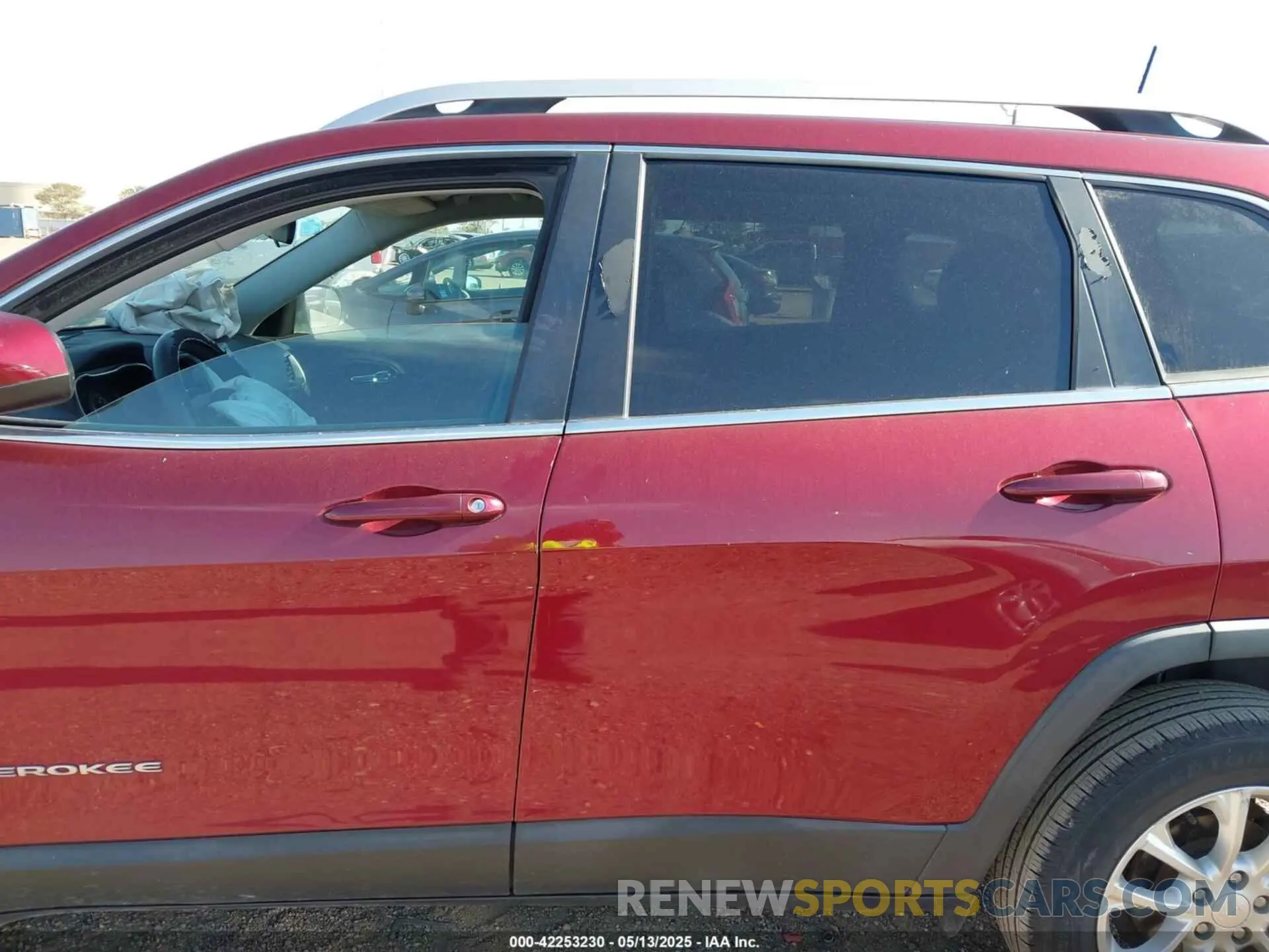 14 fotografías del automóvil dañado 1C4PJLCB2KD129024 JEEP CHEROKEE 2019