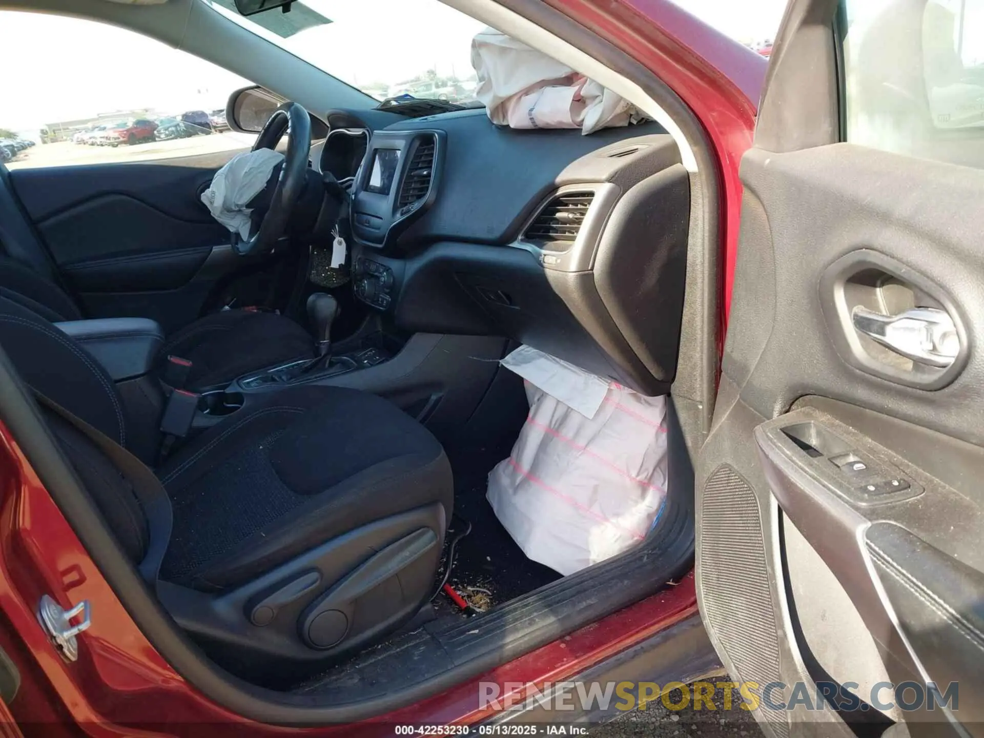 5 fotografías del automóvil dañado 1C4PJLCB2KD129024 JEEP CHEROKEE 2019