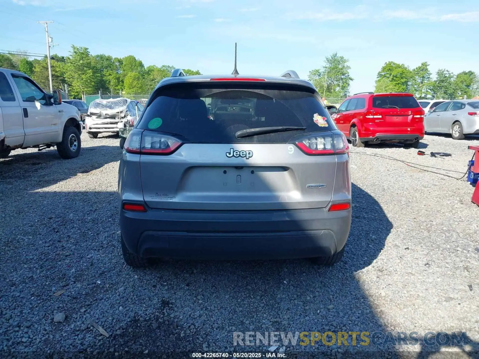 16 fotografías del automóvil dañado 1C4PJLCB2KD285726 JEEP CHEROKEE 2019