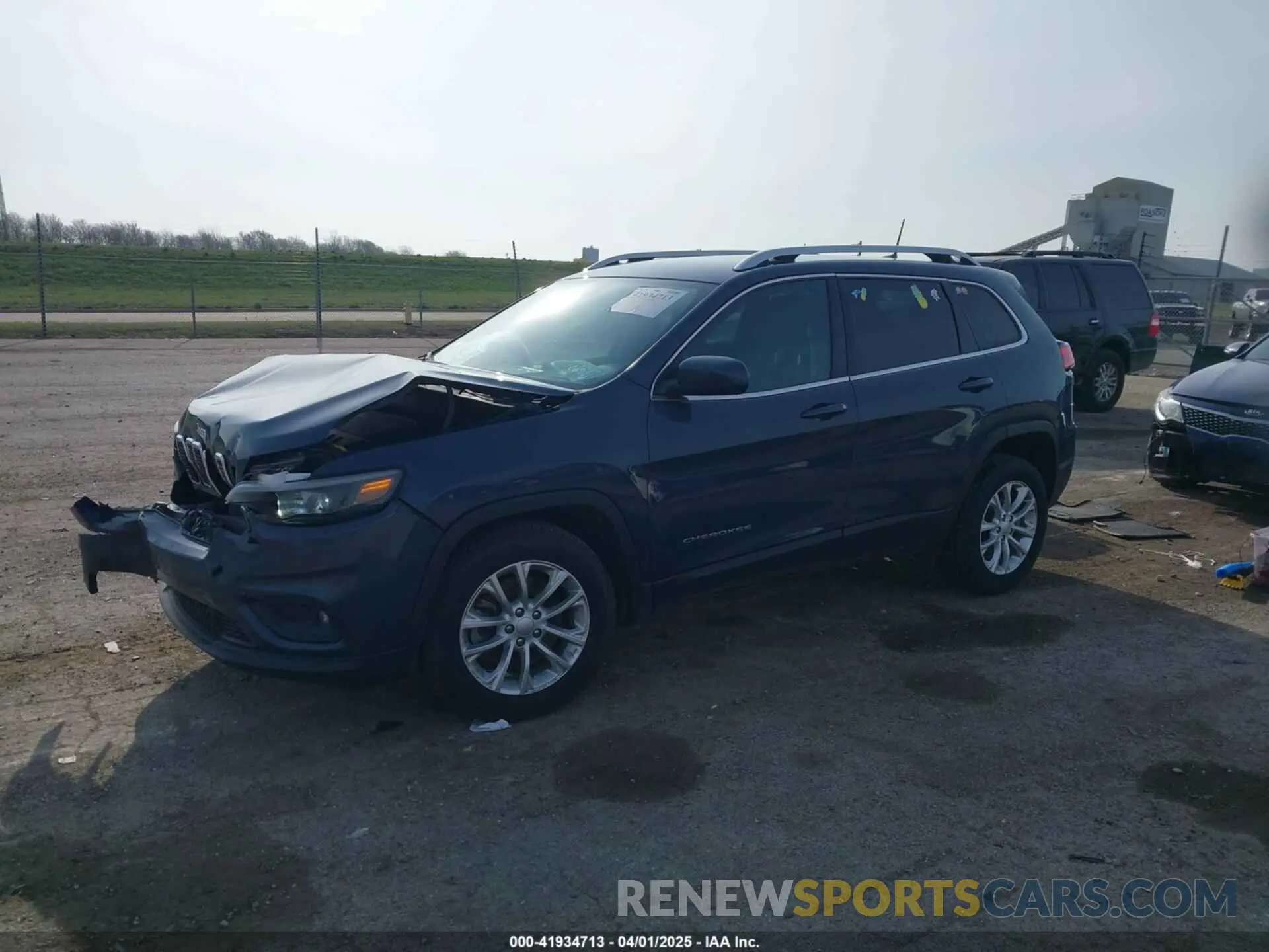 2 fotografías del automóvil dañado 1C4PJLCB2KD403788 JEEP CHEROKEE 2019