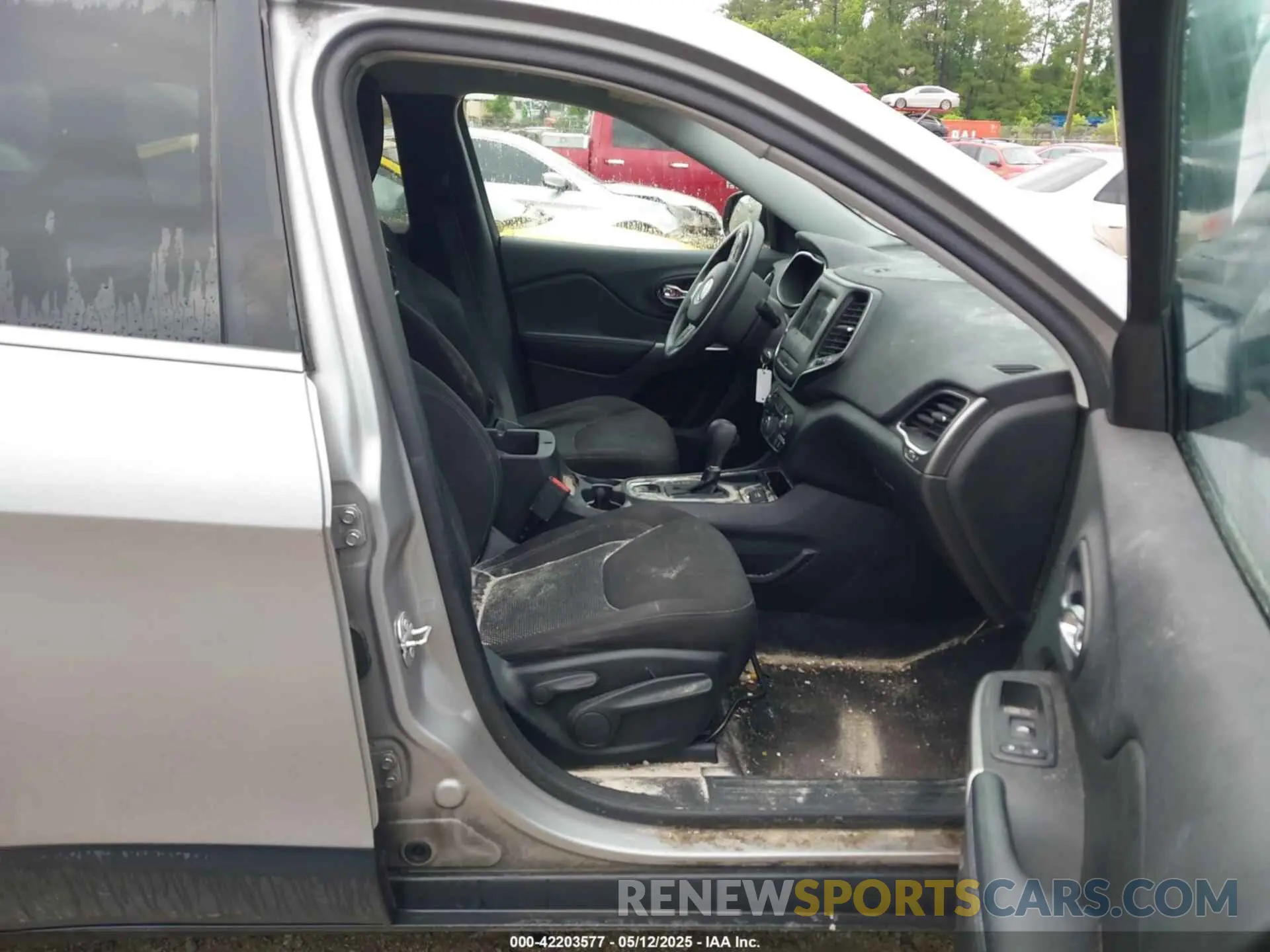 5 fotografías del automóvil dañado 1C4PJLCB3KD145135 JEEP CHEROKEE 2019