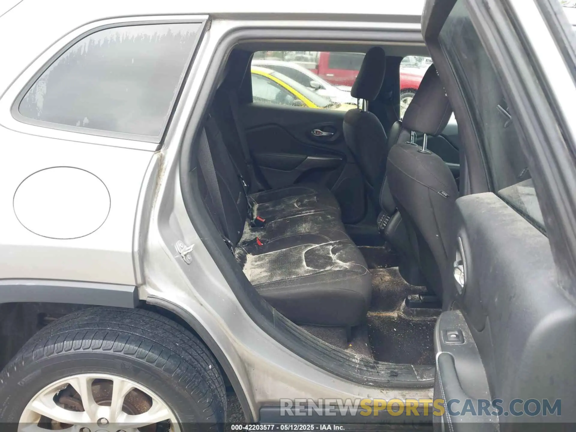 8 fotografías del automóvil dañado 1C4PJLCB3KD145135 JEEP CHEROKEE 2019