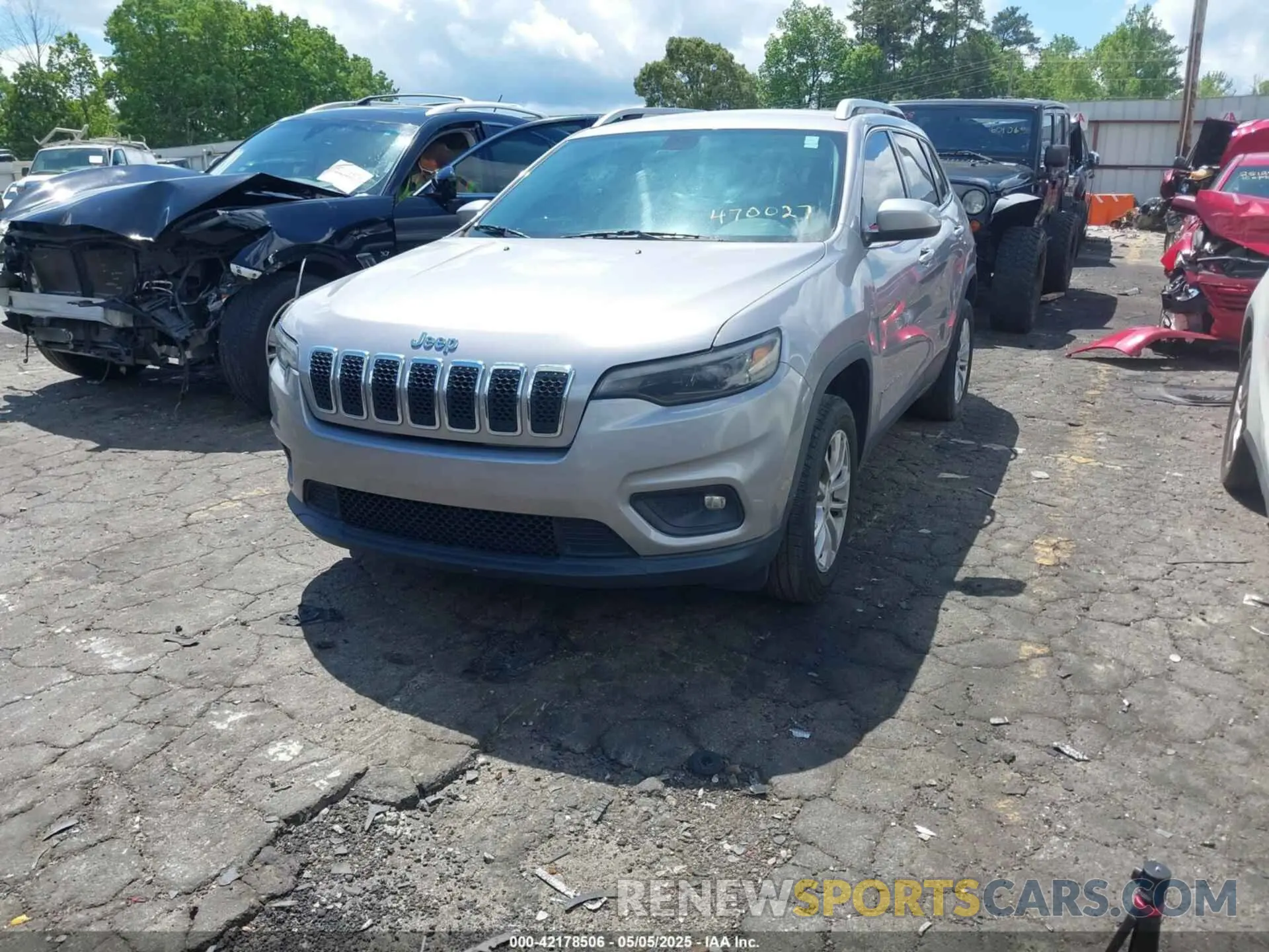 2 fotografías del automóvil dañado 1C4PJLCB3KD470027 JEEP CHEROKEE 2019