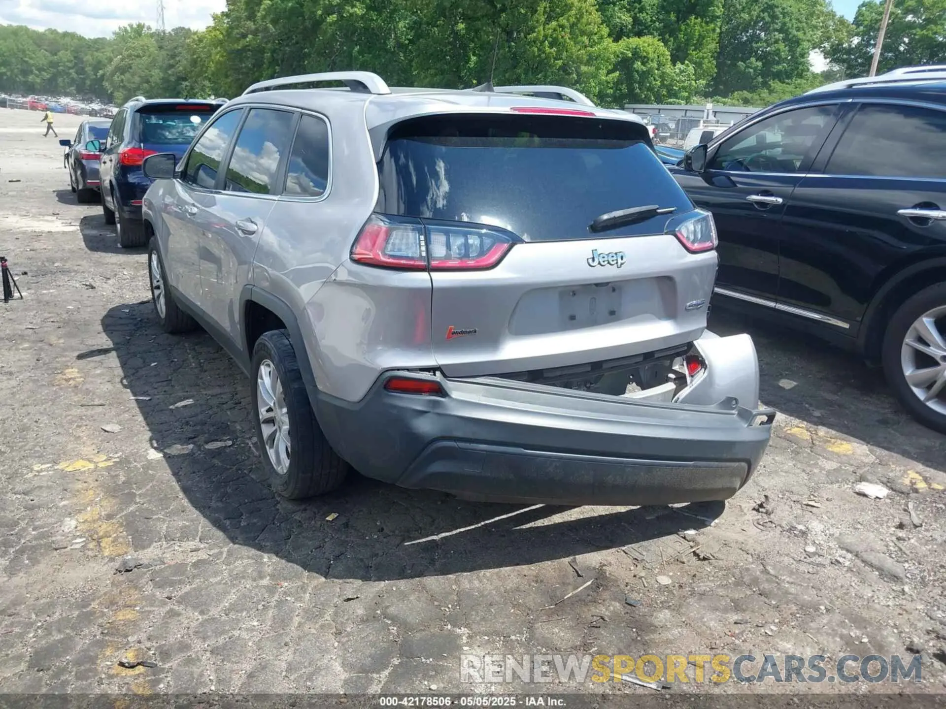 3 fotografías del automóvil dañado 1C4PJLCB3KD470027 JEEP CHEROKEE 2019