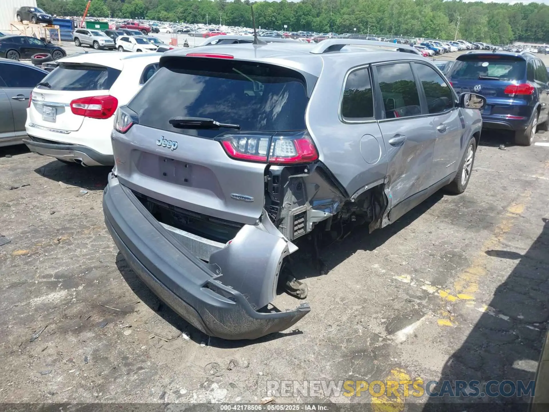 4 fotografías del automóvil dañado 1C4PJLCB3KD470027 JEEP CHEROKEE 2019