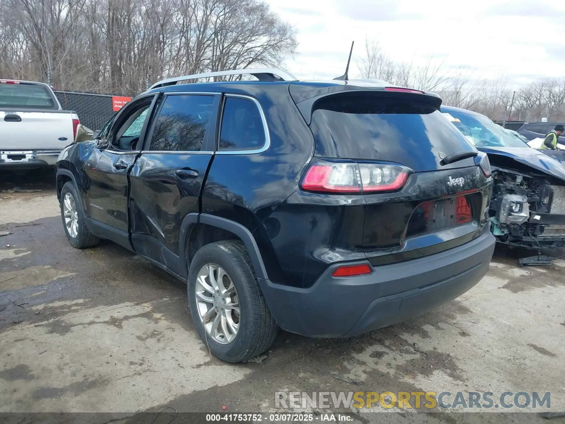 3 fotografías del automóvil dañado 1C4PJLCB4KD222904 JEEP CHEROKEE 2019