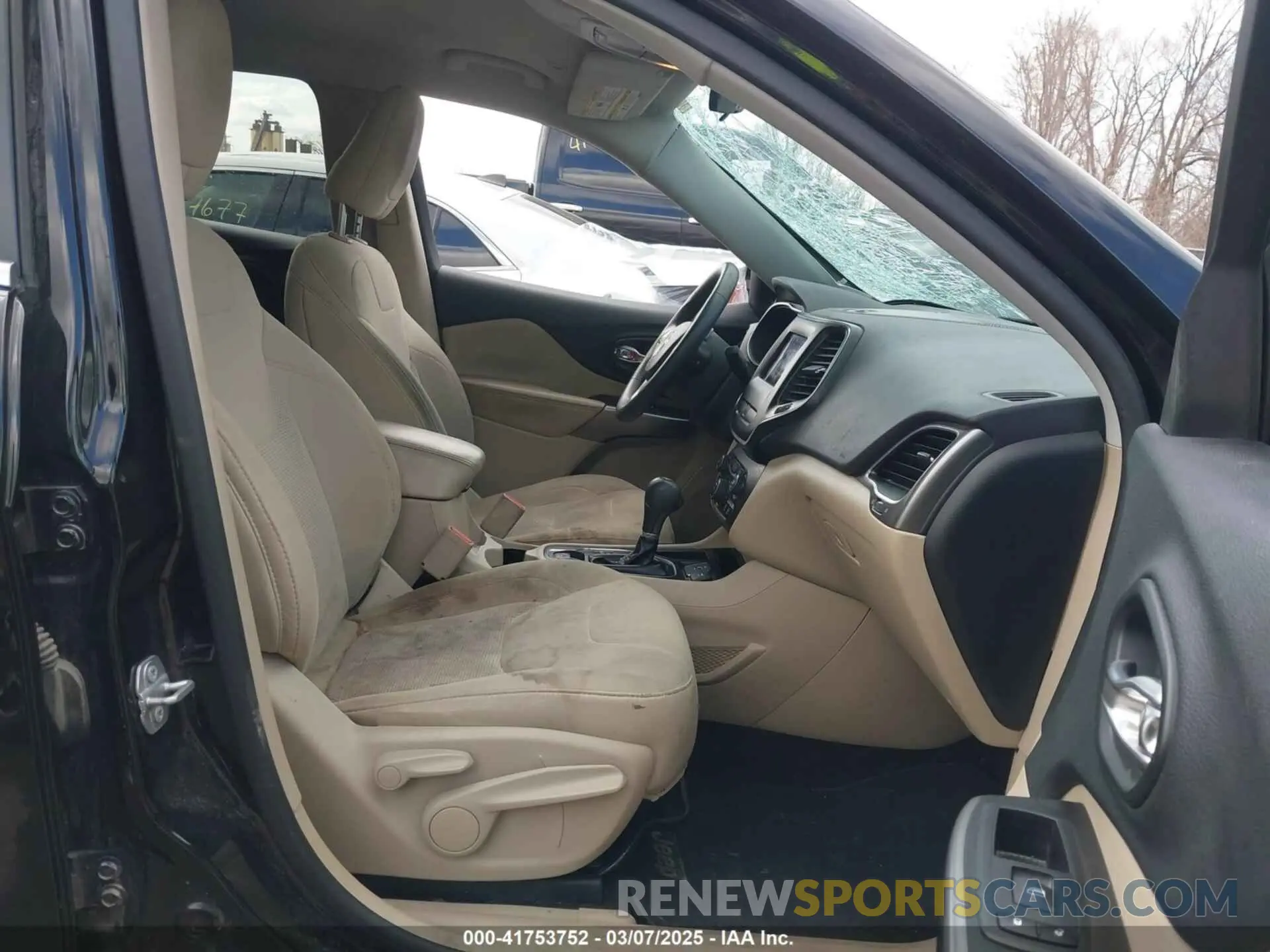 5 fotografías del automóvil dañado 1C4PJLCB4KD222904 JEEP CHEROKEE 2019