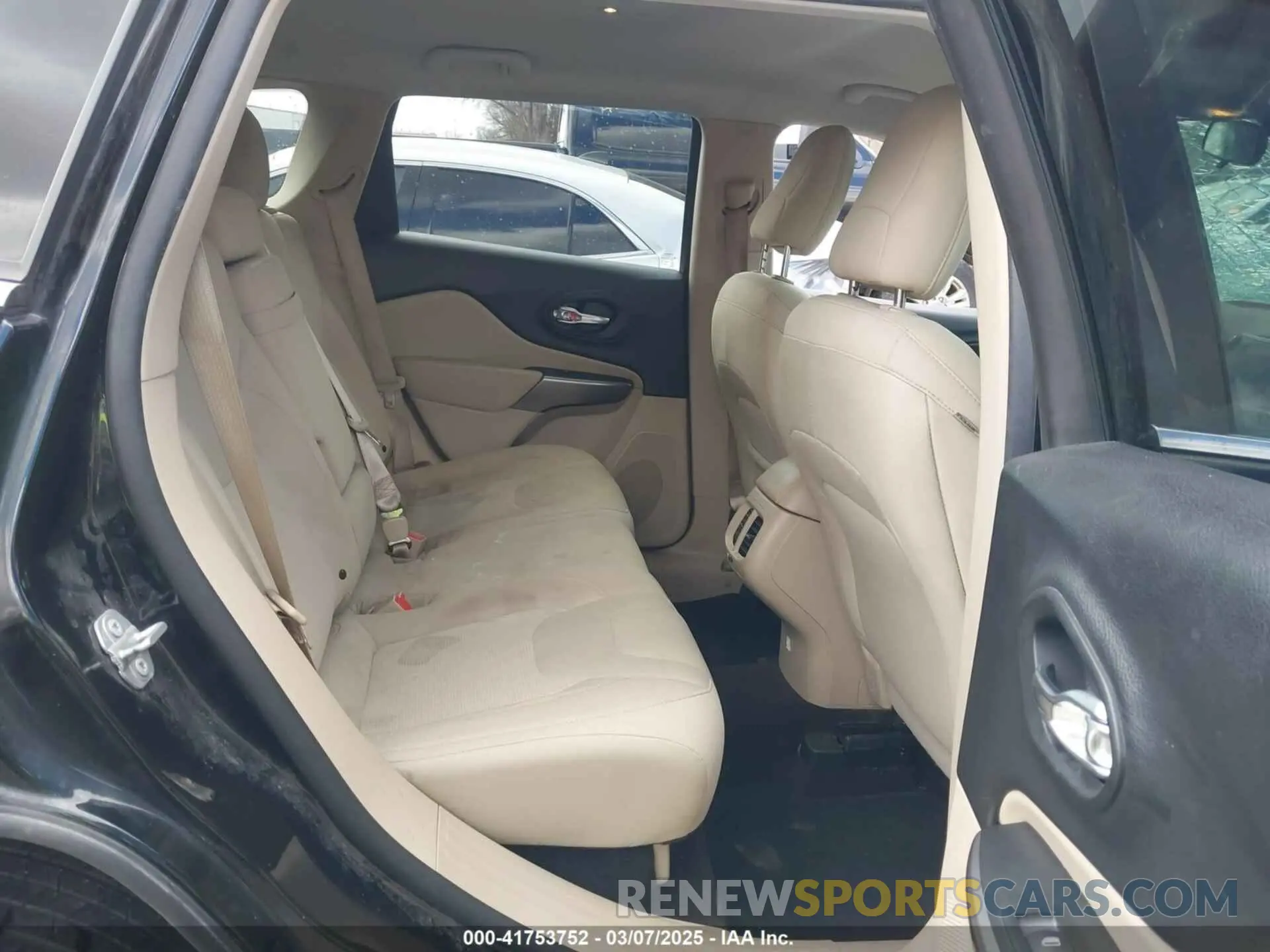 8 fotografías del automóvil dañado 1C4PJLCB4KD222904 JEEP CHEROKEE 2019