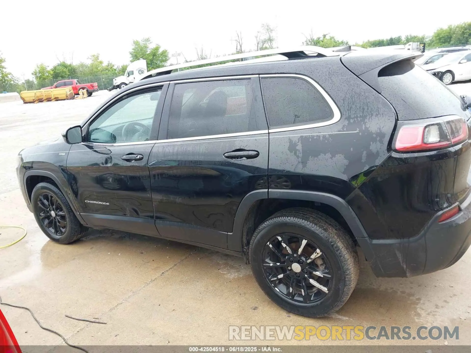 13 fotografías del automóvil dañado 1C4PJLCB5KD358250 JEEP CHEROKEE 2019