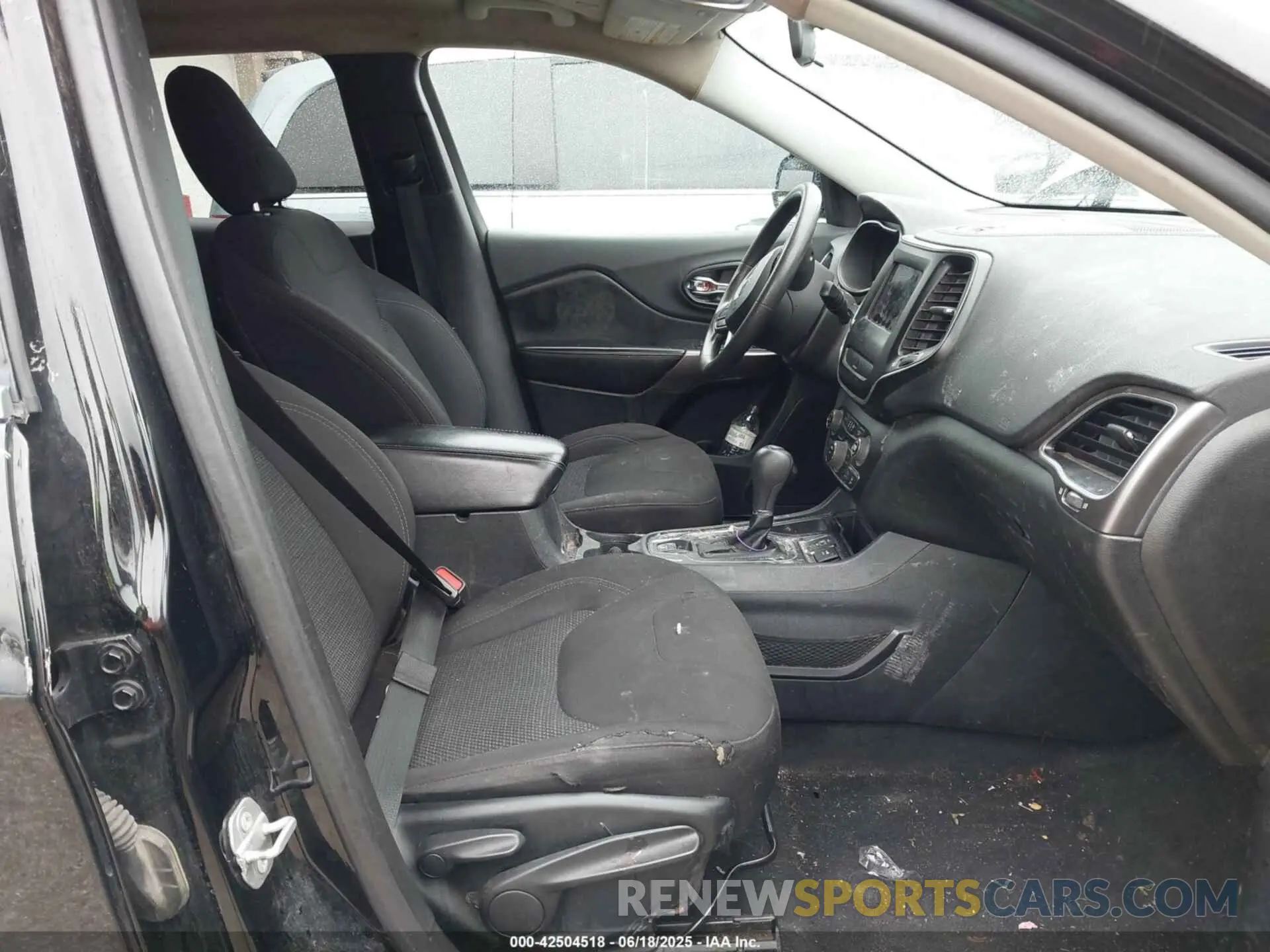 5 fotografías del automóvil dañado 1C4PJLCB5KD358250 JEEP CHEROKEE 2019